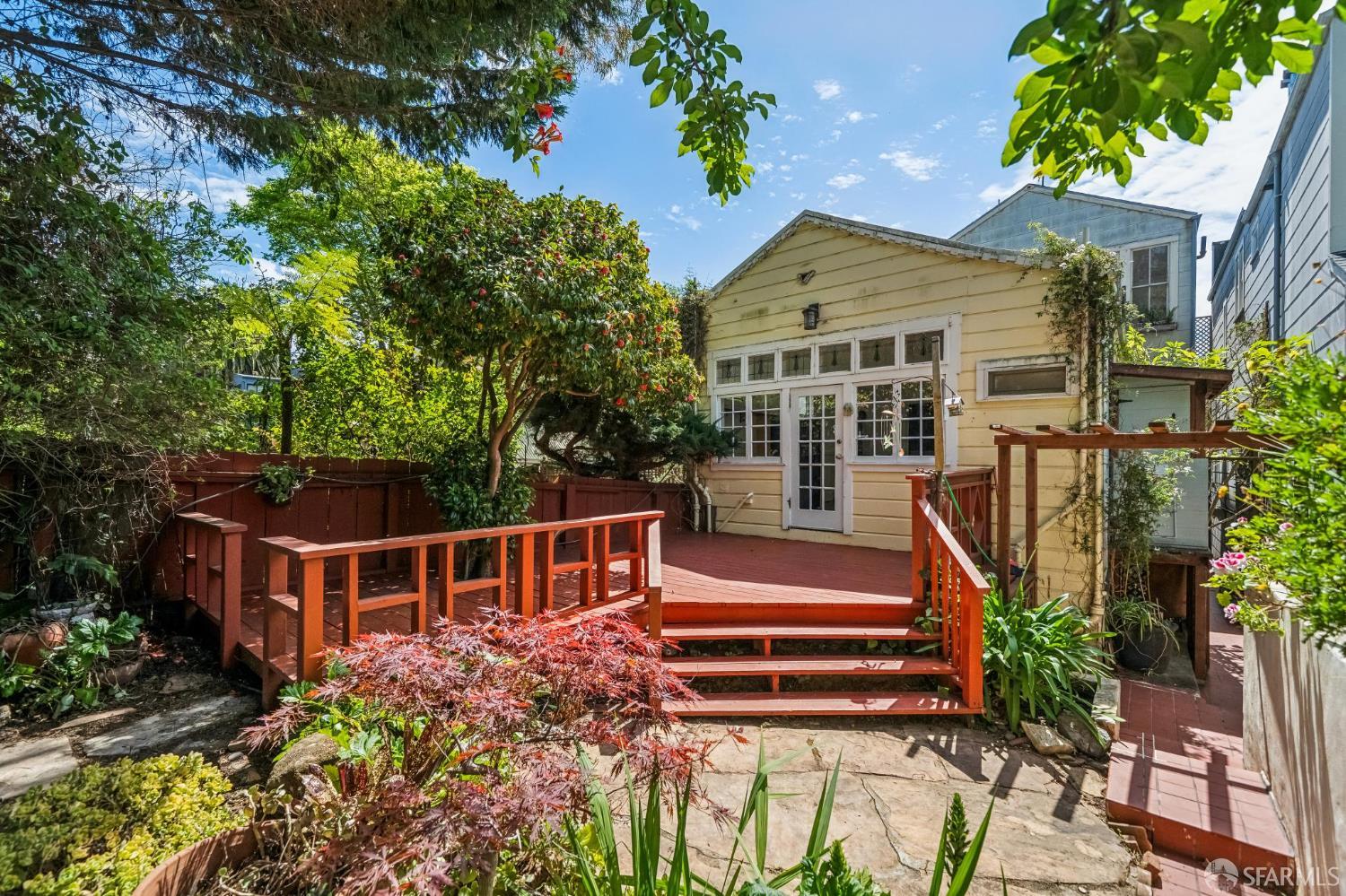 3846 Cesar Chavez Street