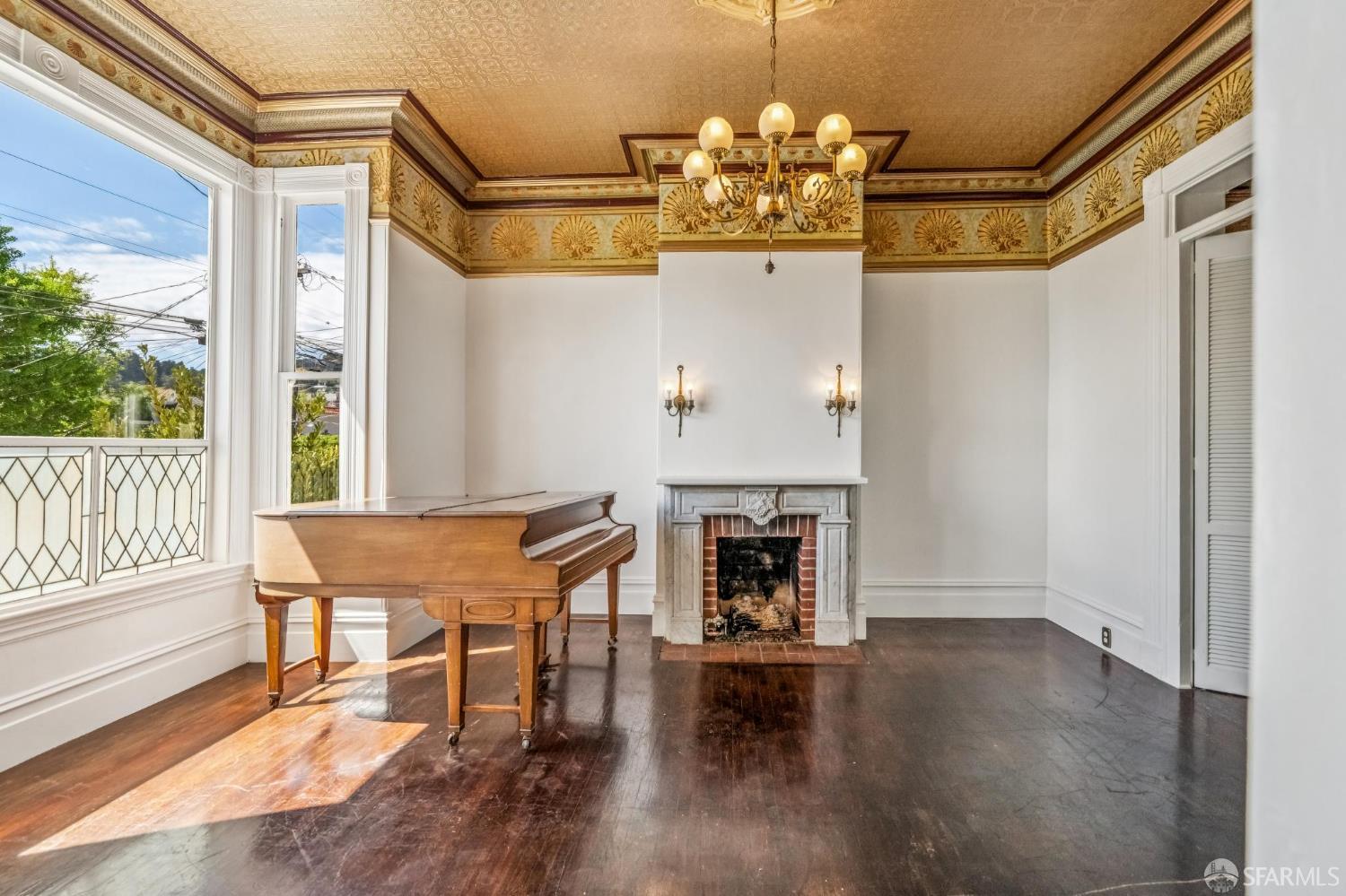 3846 Cesar Chavez Street