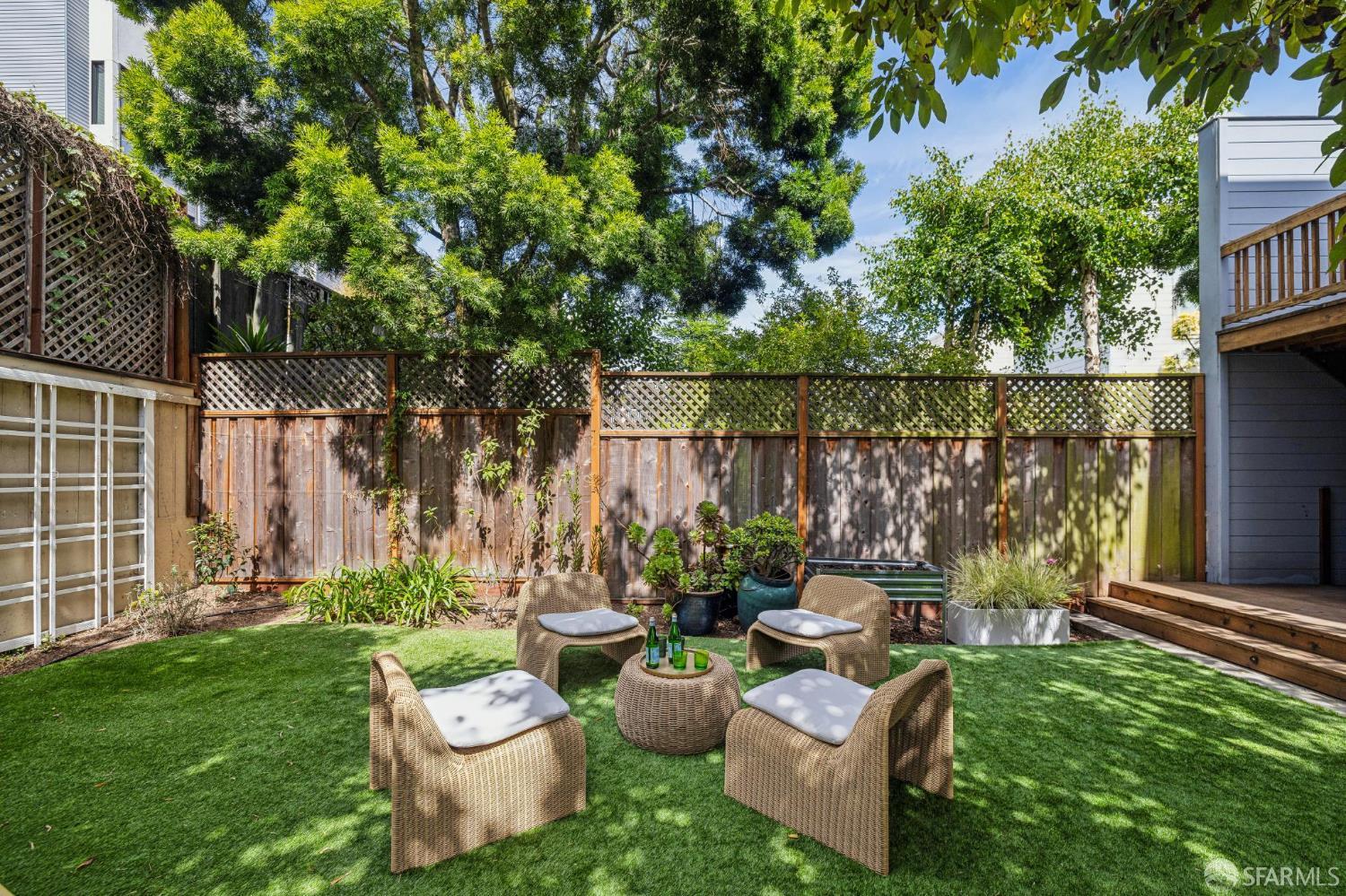 2718 Pine Street