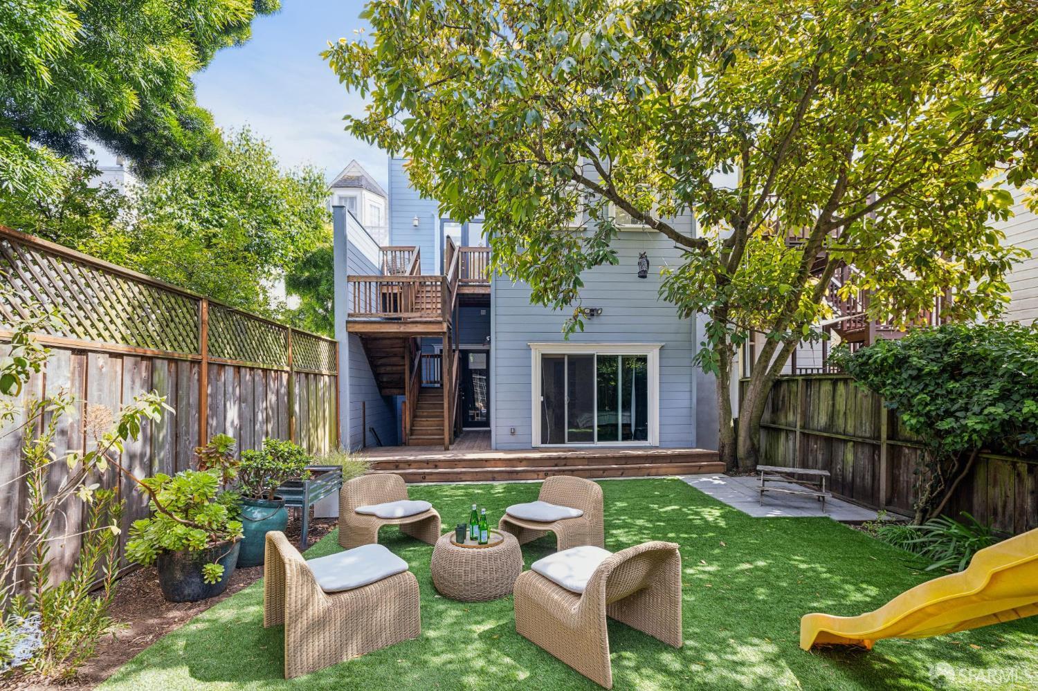 2718 Pine Street