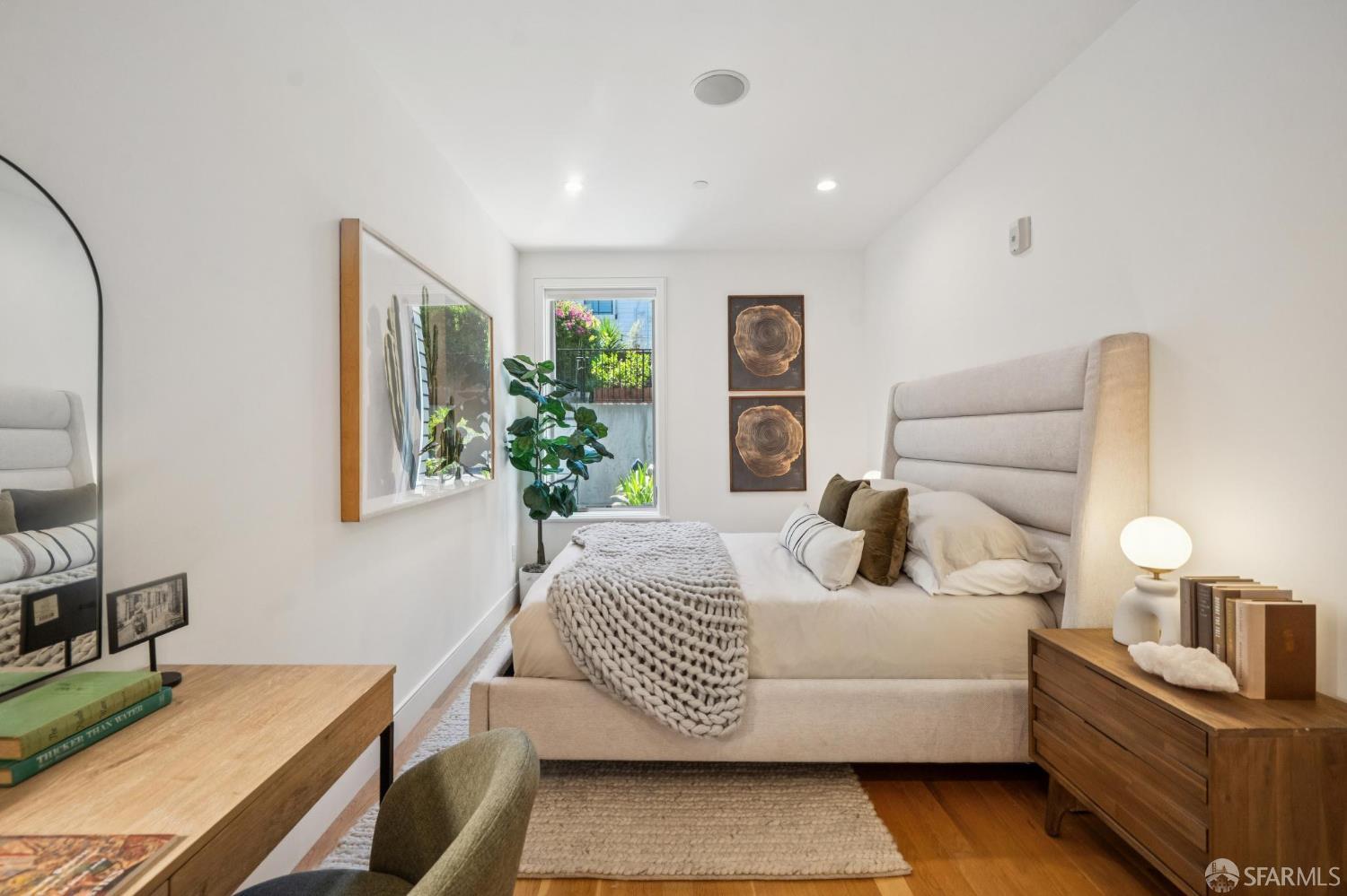 942 South Van Ness Avenue