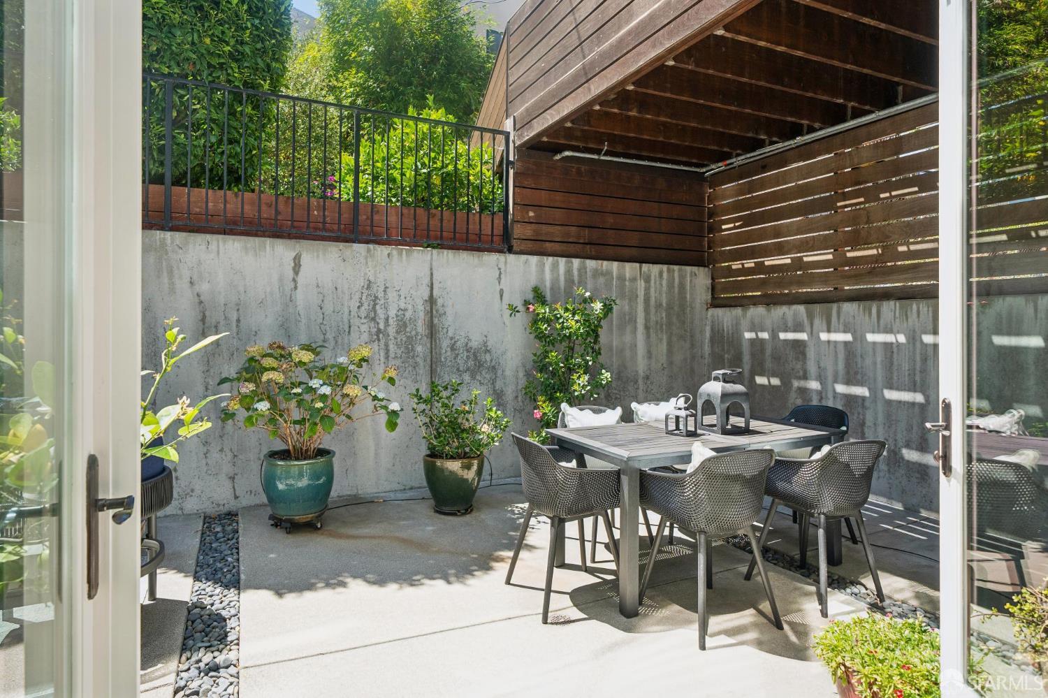 942 South Van Ness Avenue