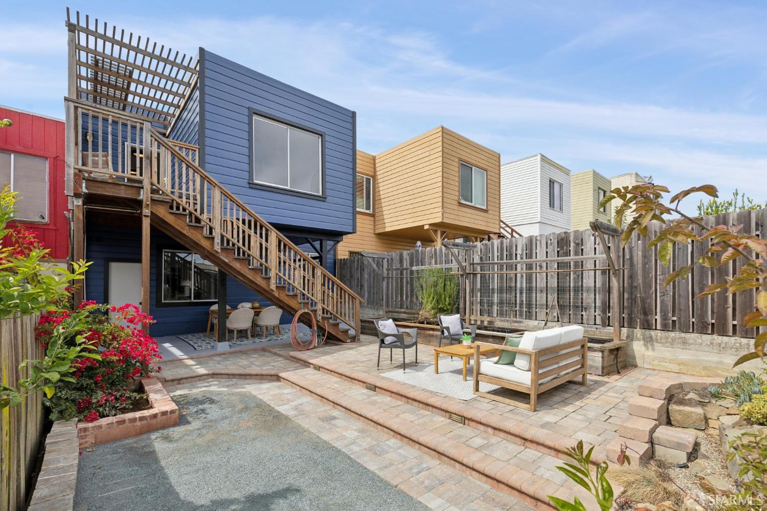 23 Esquina Drive