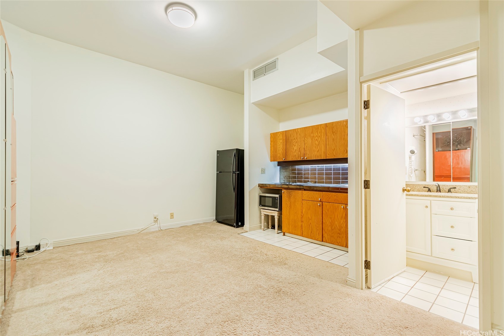 1088 Bishop Street 204
