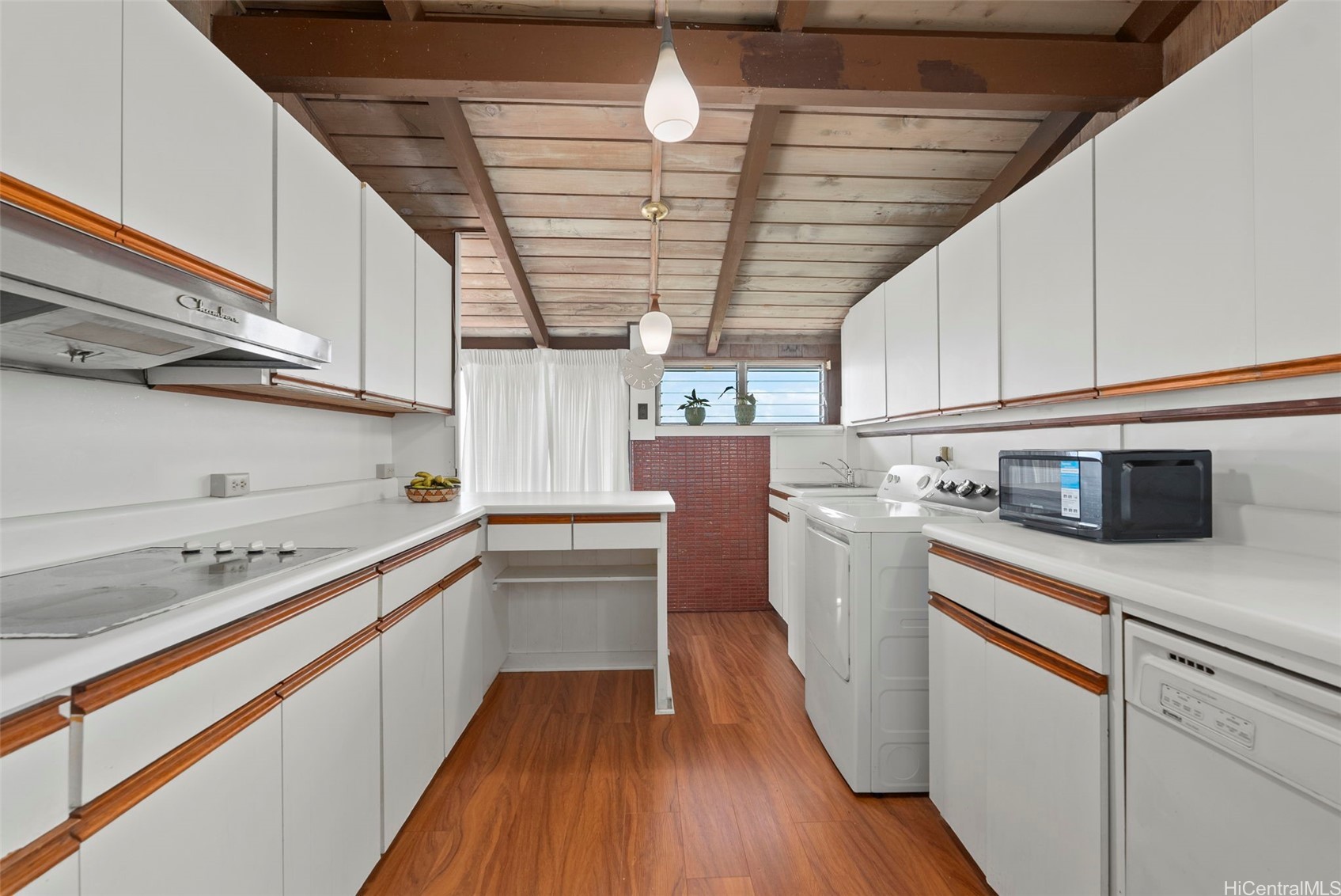 1935 Halekoa Drive
