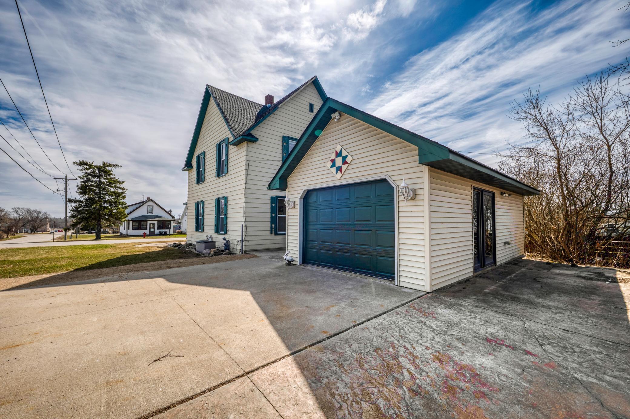 103 Red Lake Avenue SW