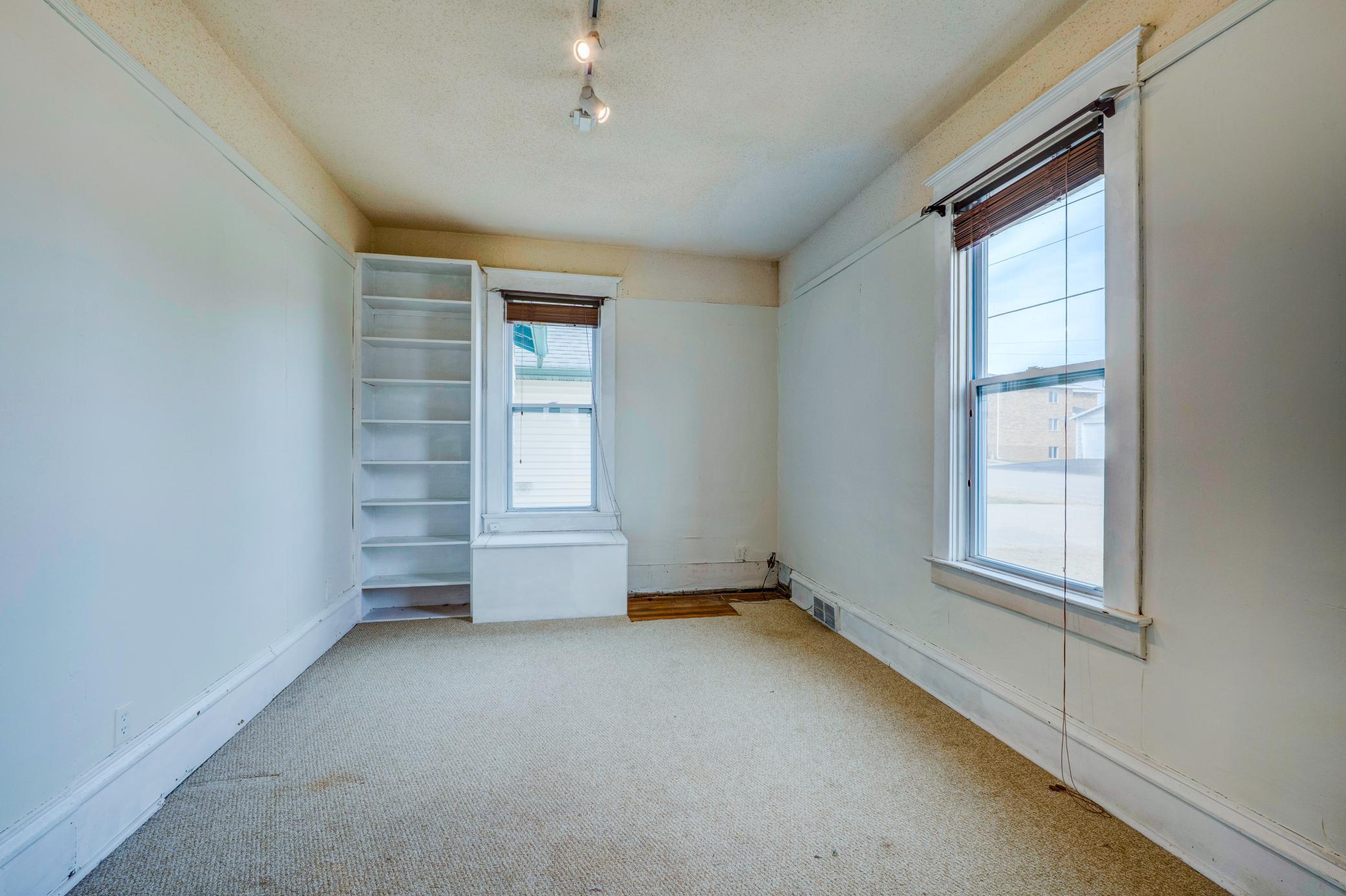 103 Red Lake Avenue SW