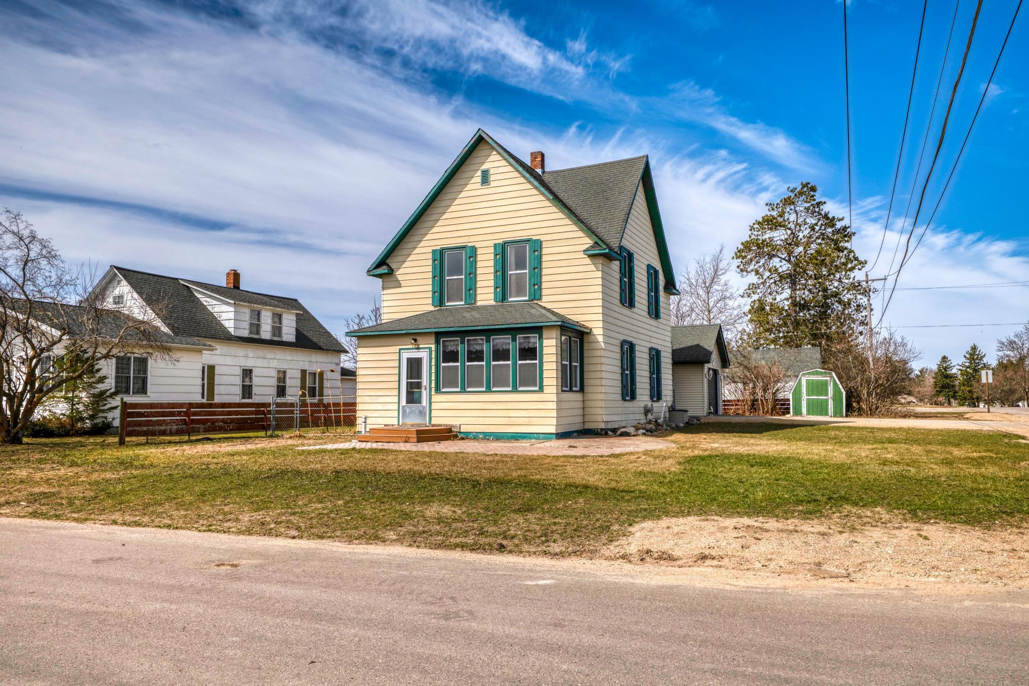 103 Red Lake Avenue SW