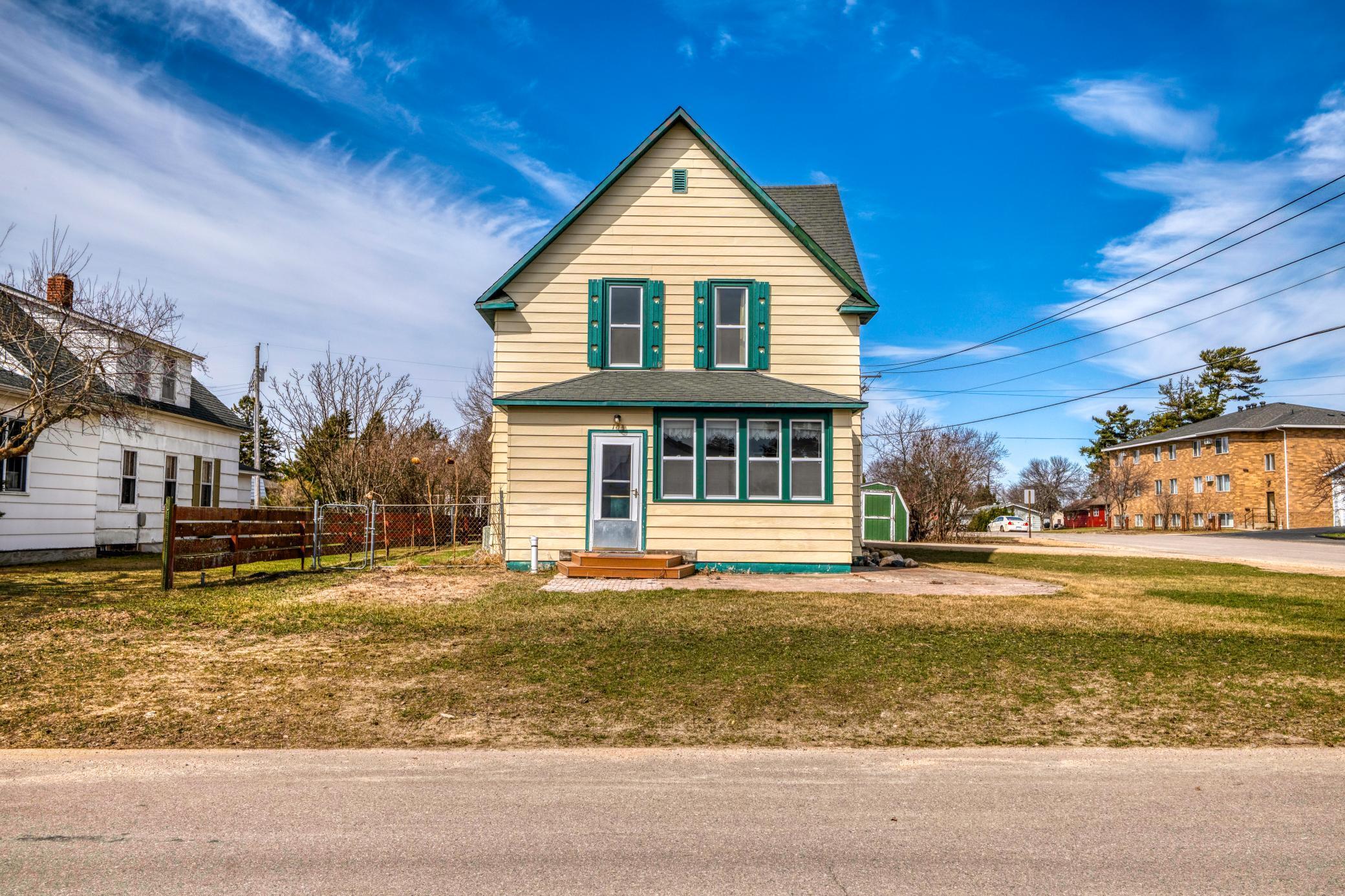 103 Red Lake Avenue SW