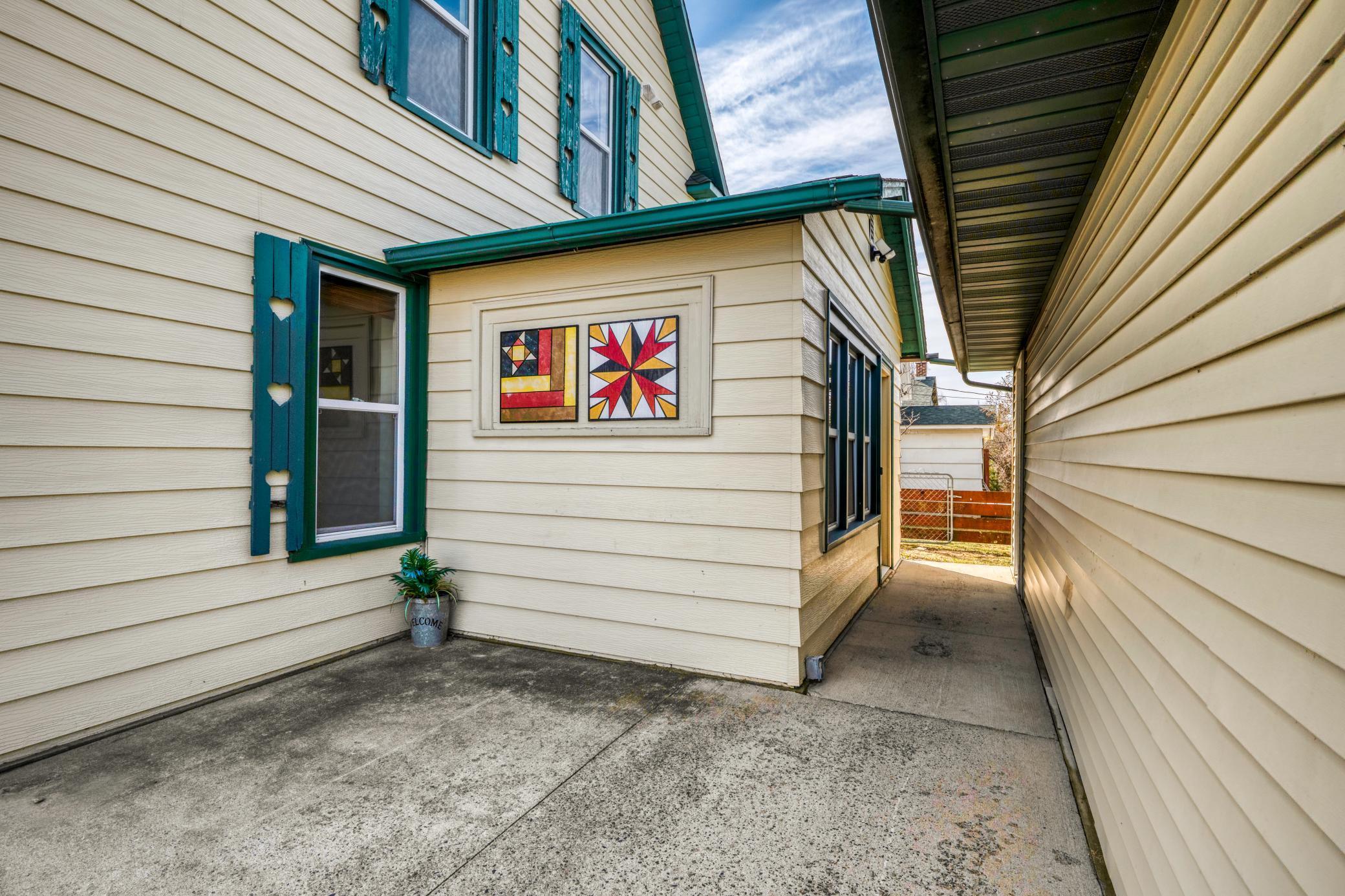 103 Red Lake Avenue SW