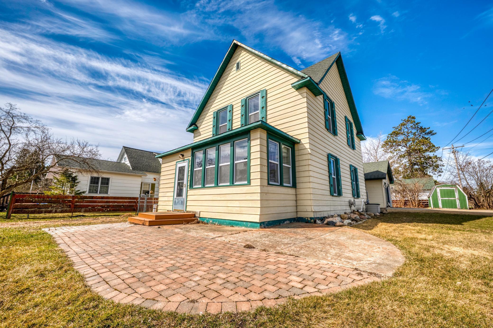 103 Red Lake Avenue SW