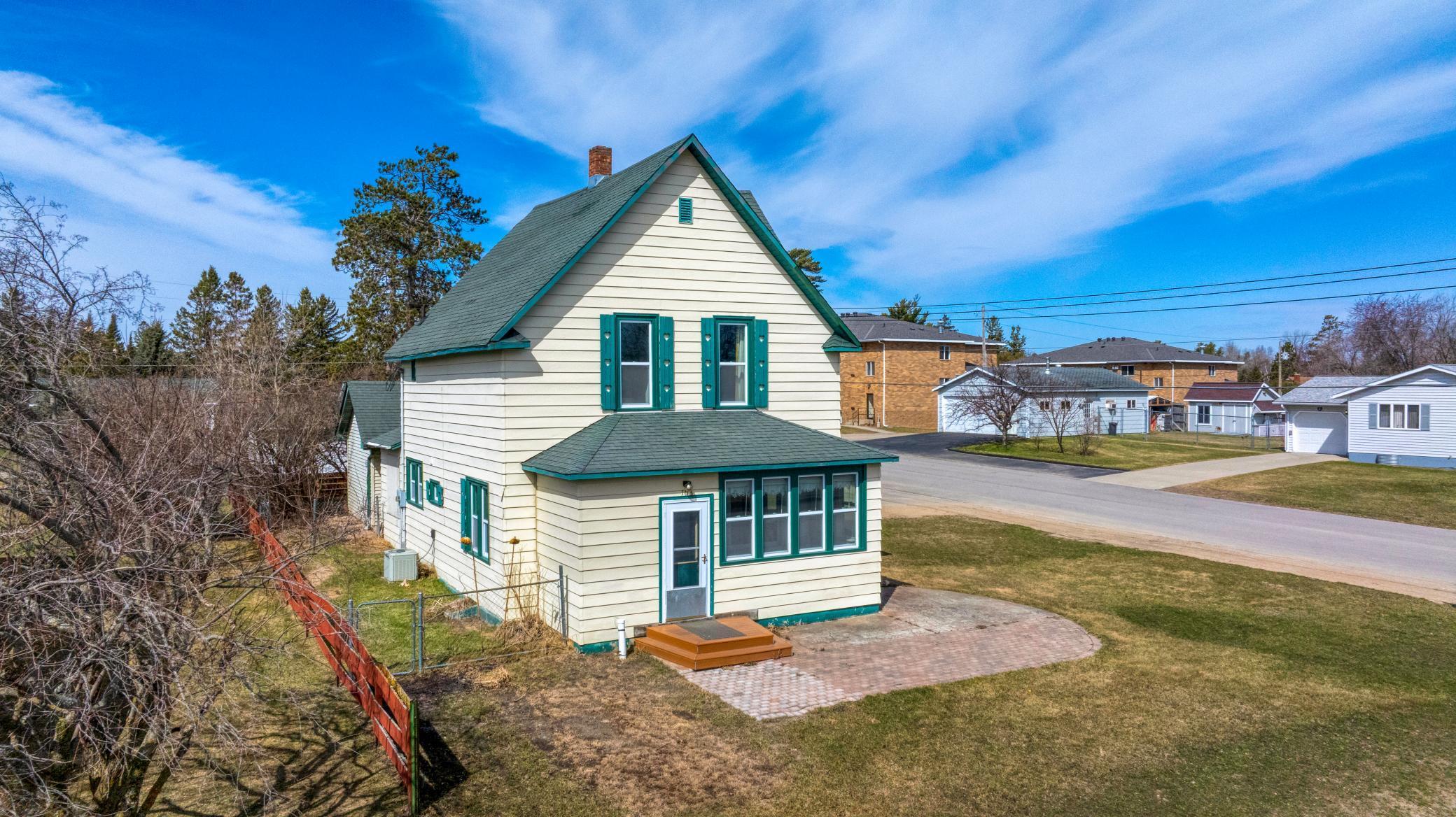 103 Red Lake Avenue SW