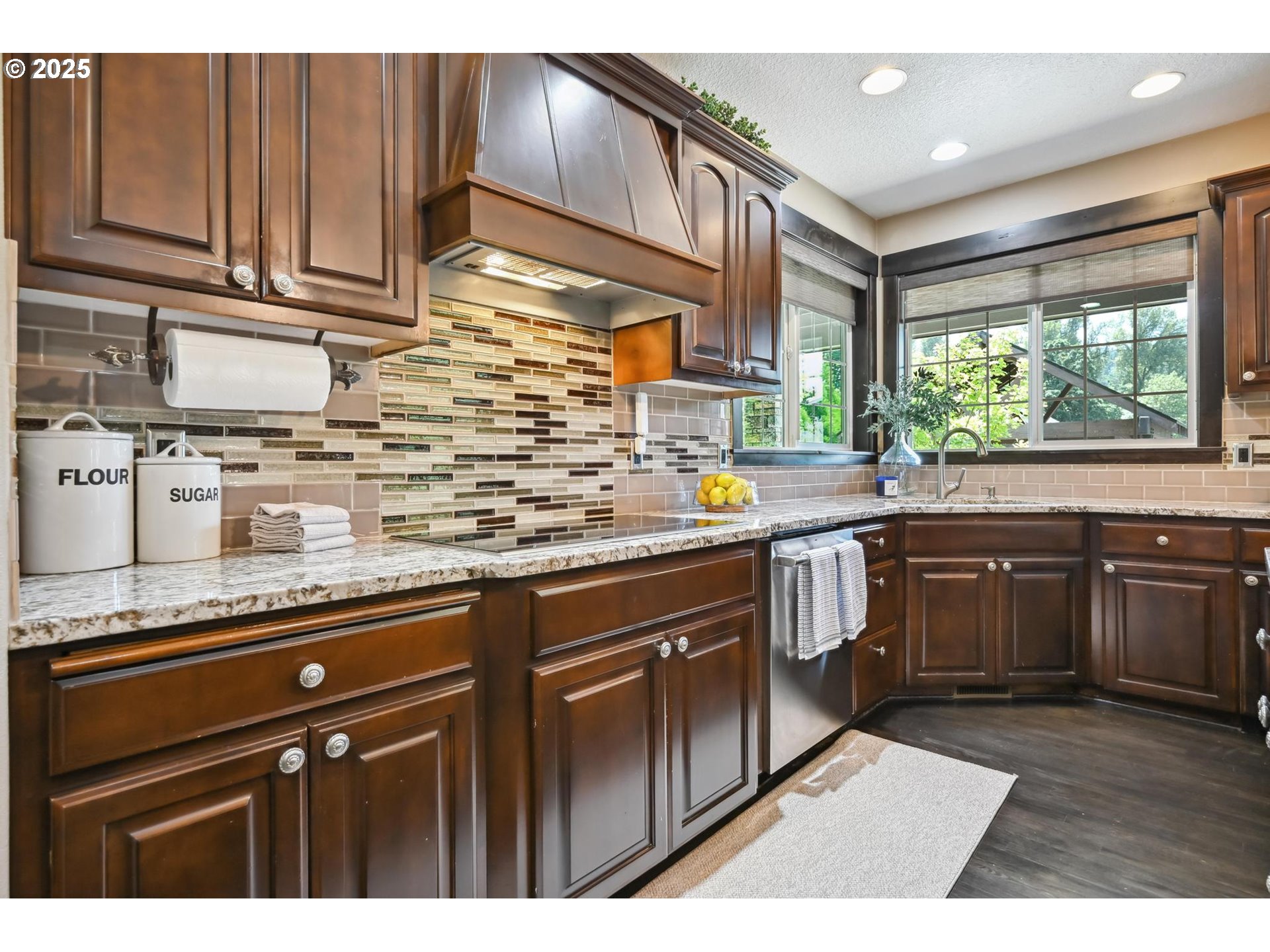 16324 PLEASANT VALLEY DR NE