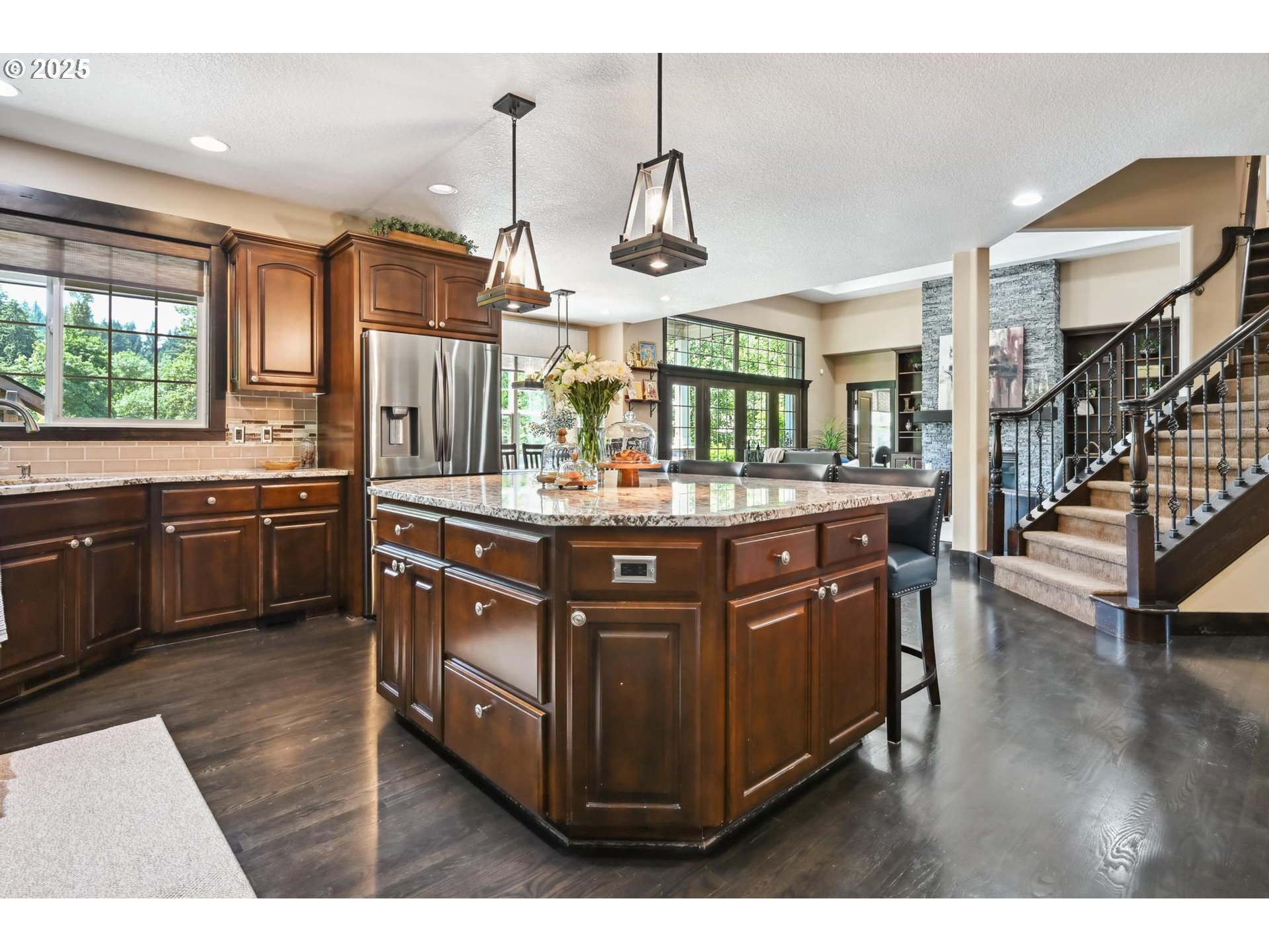 16324 PLEASANT VALLEY DR NE