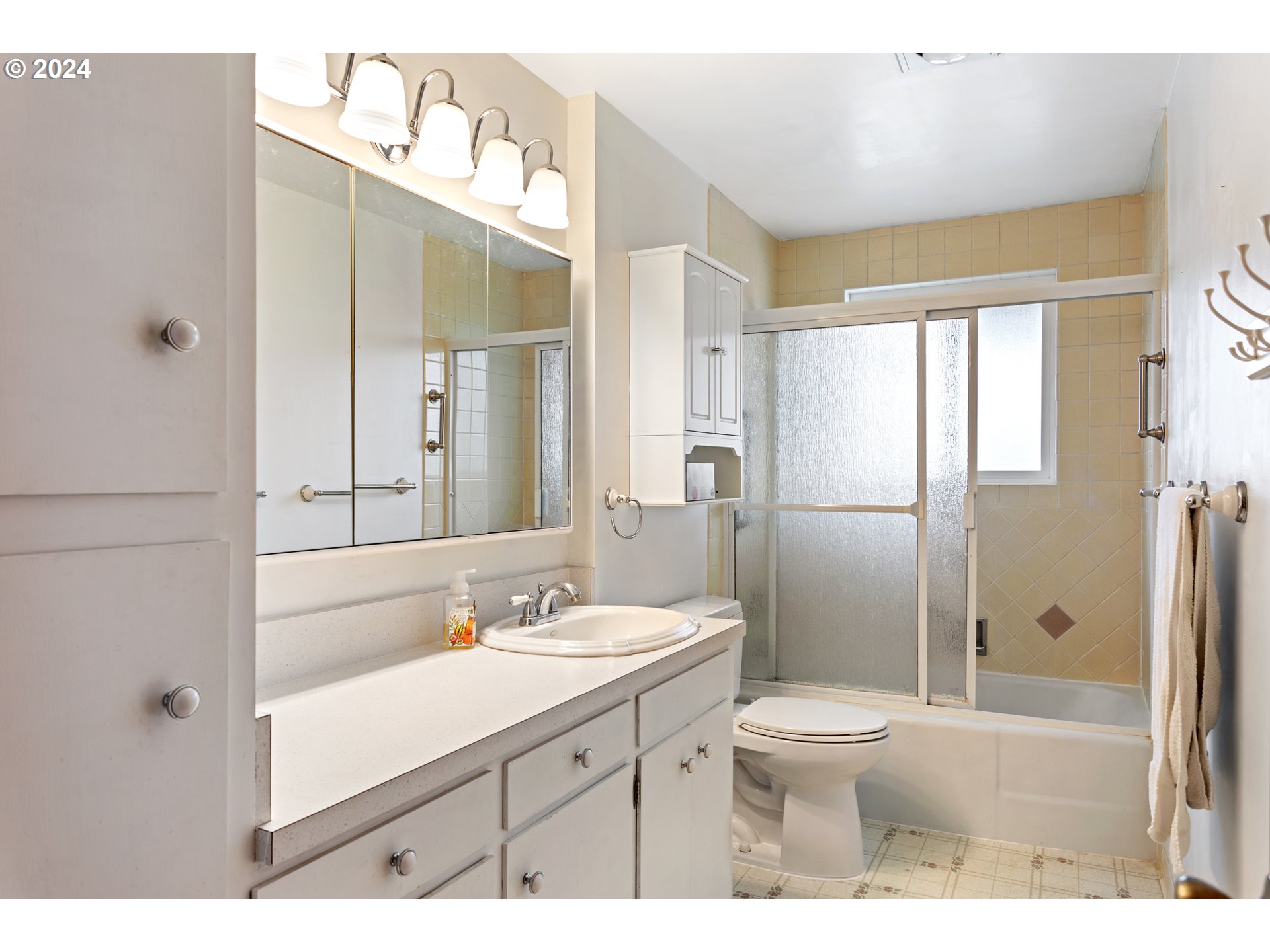 2189 COUNTRY CLUB TER