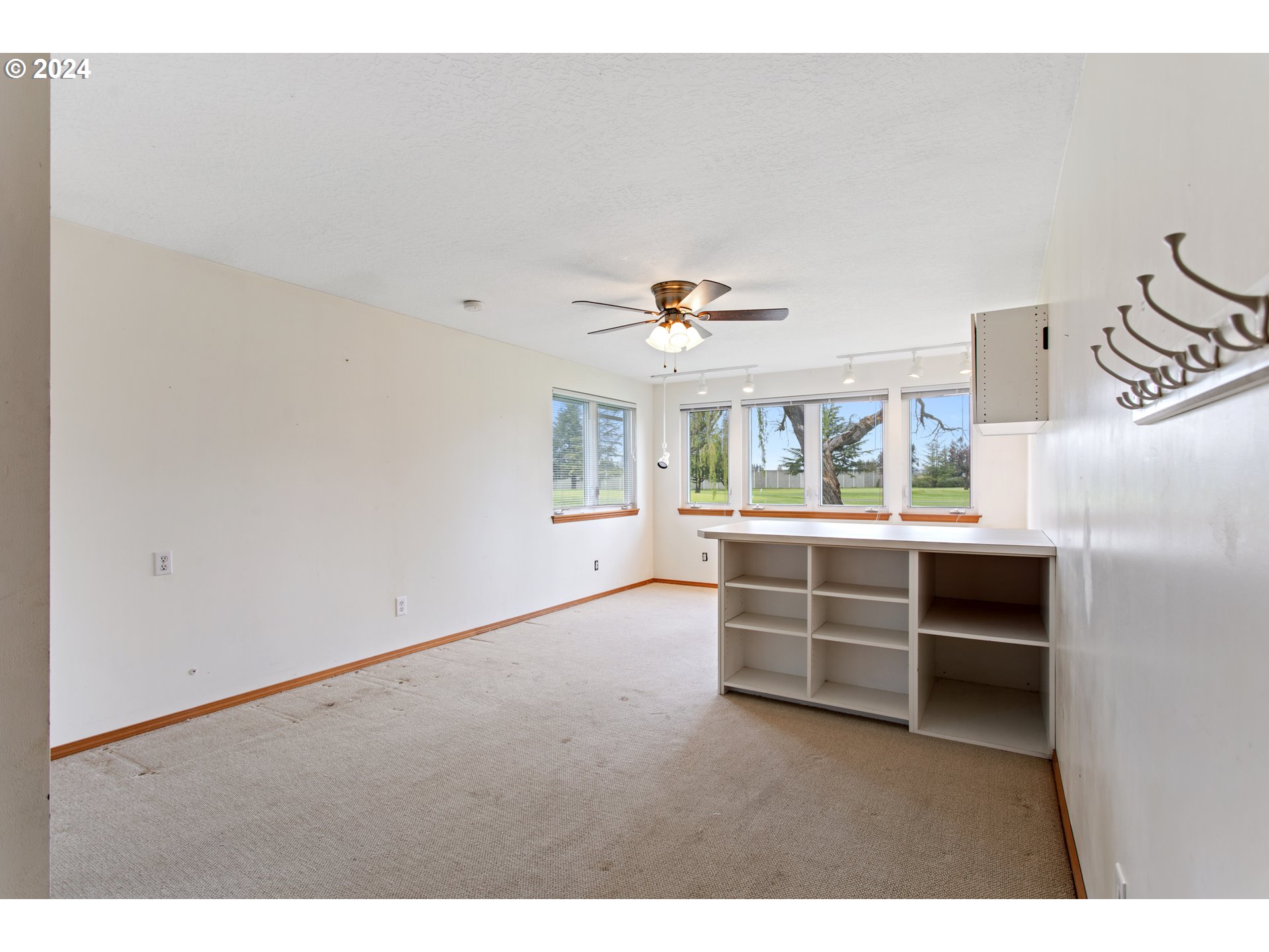 2189 COUNTRY CLUB TER