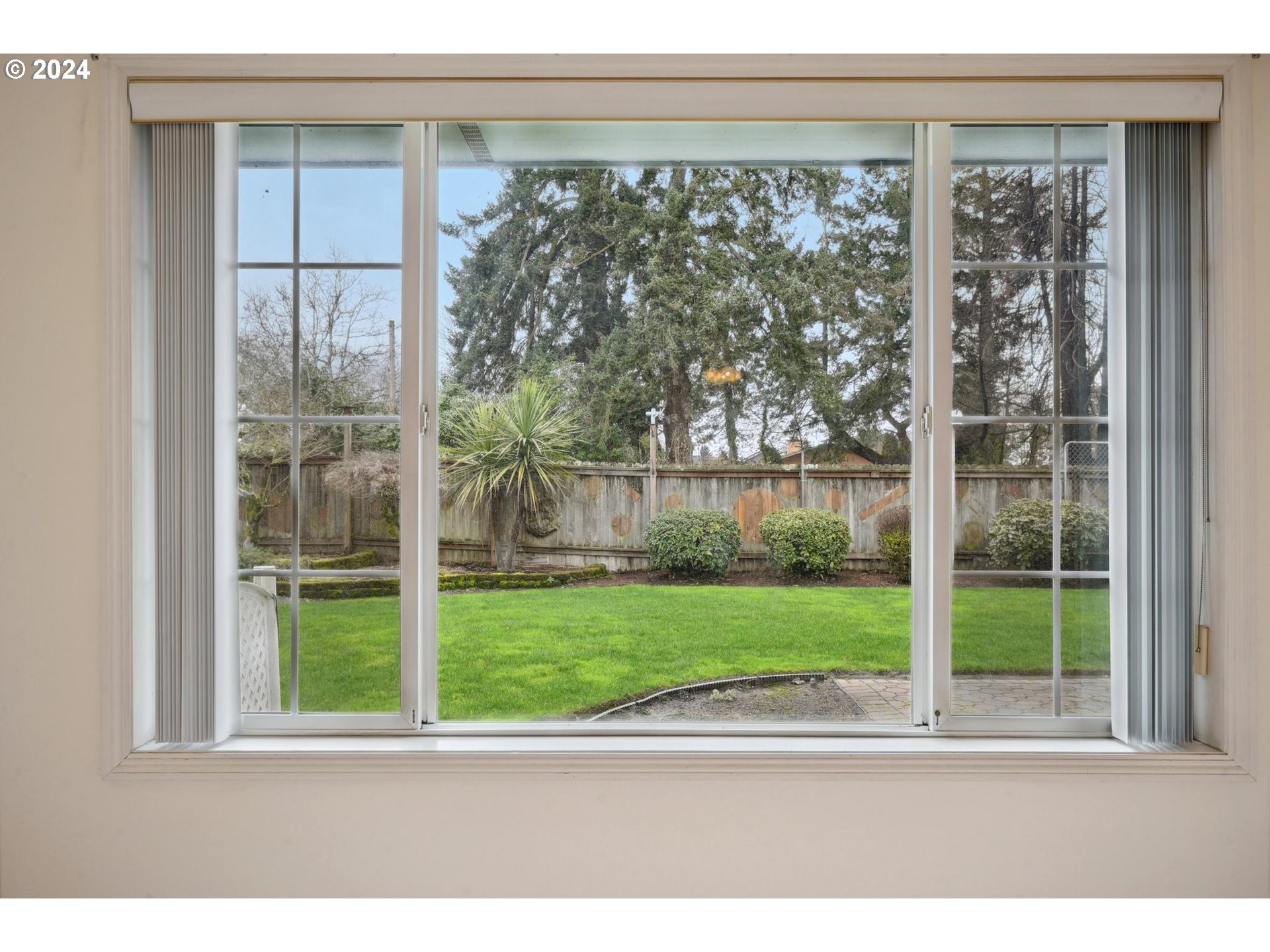 1984 MANZANITA ST NE