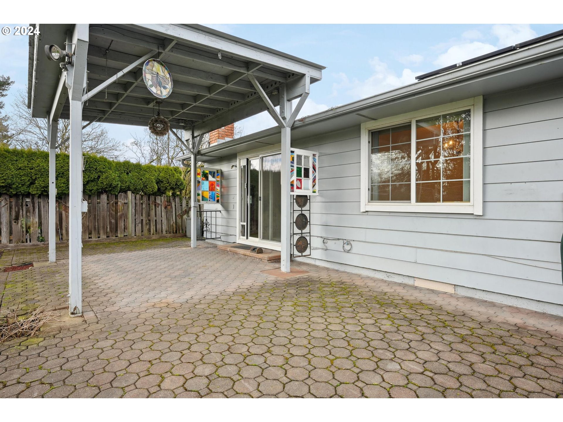 1984 MANZANITA ST NE