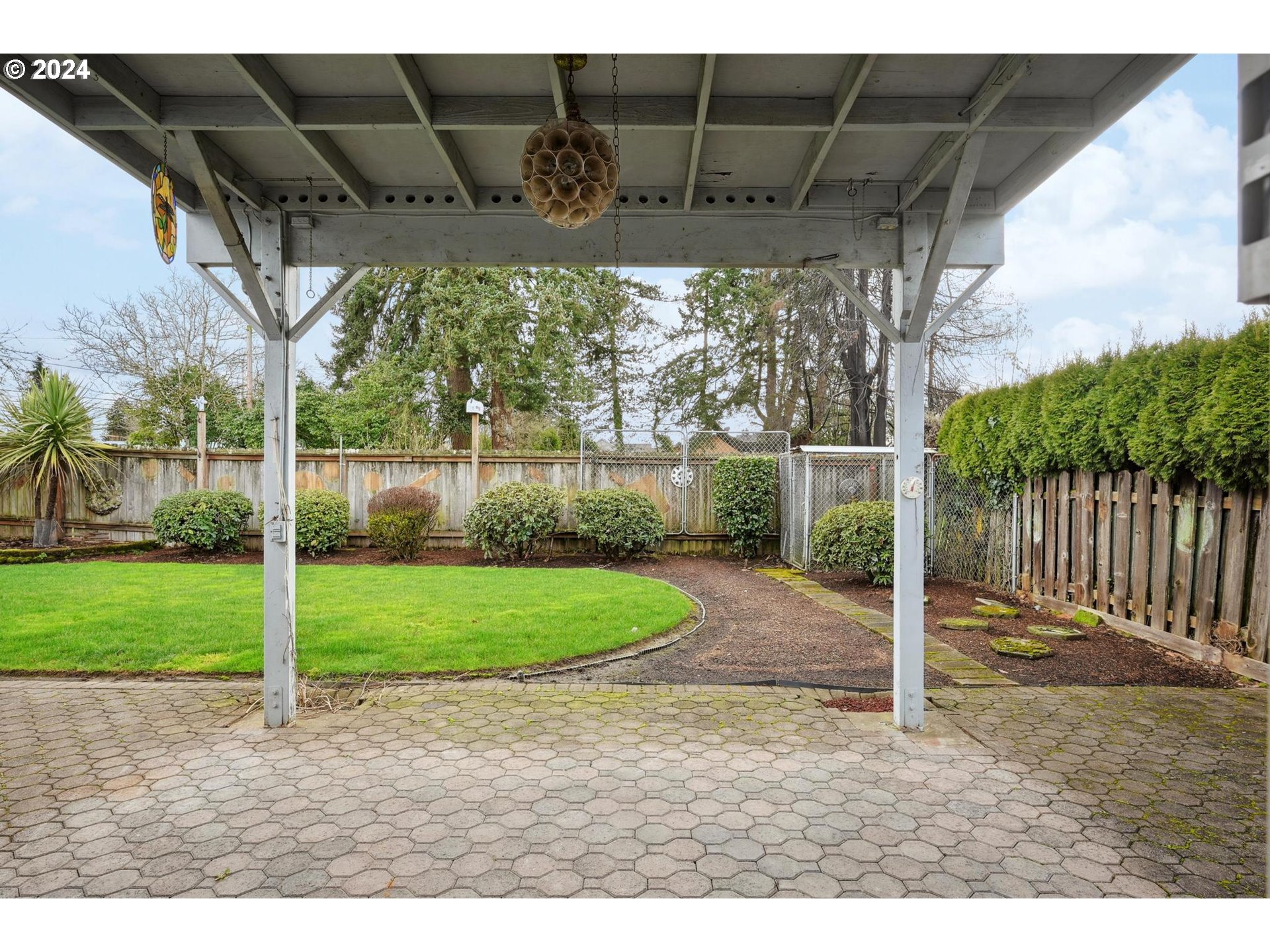 1984 MANZANITA ST NE