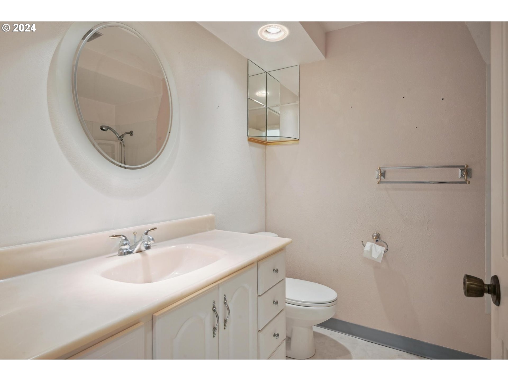 1984 MANZANITA ST NE