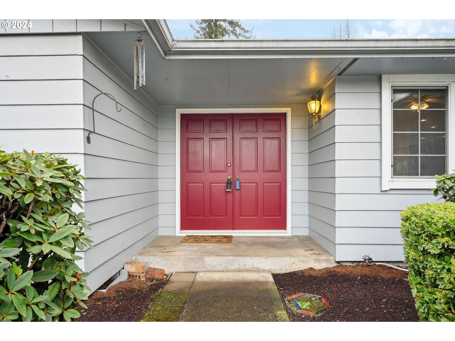 1984 MANZANITA ST NE