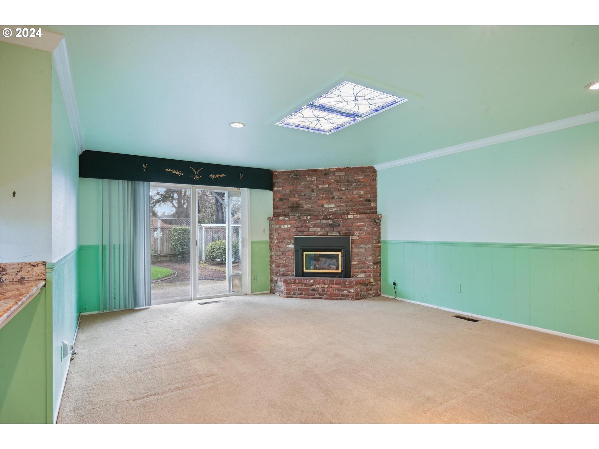 1984 MANZANITA ST NE