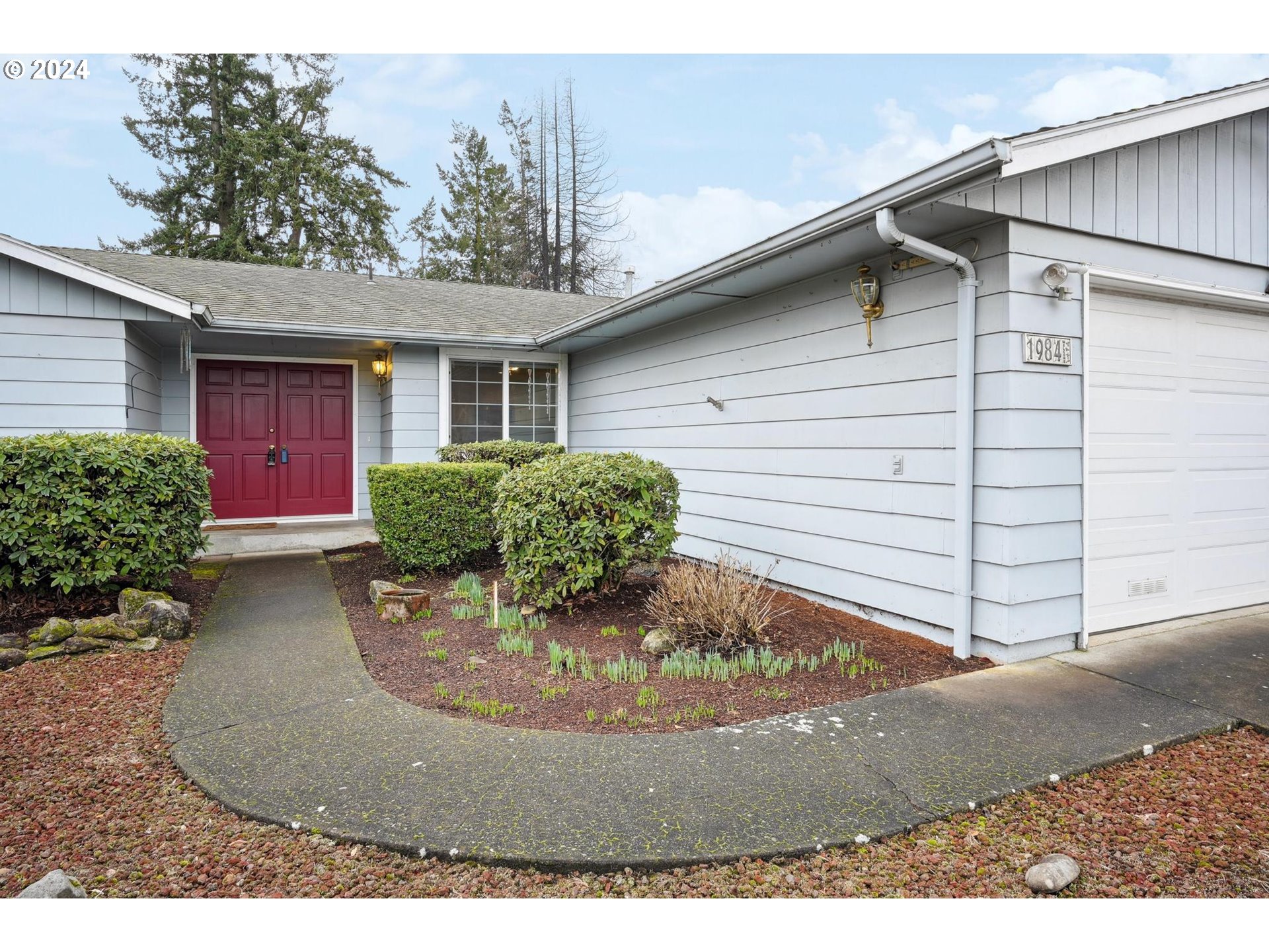 1984 MANZANITA ST NE