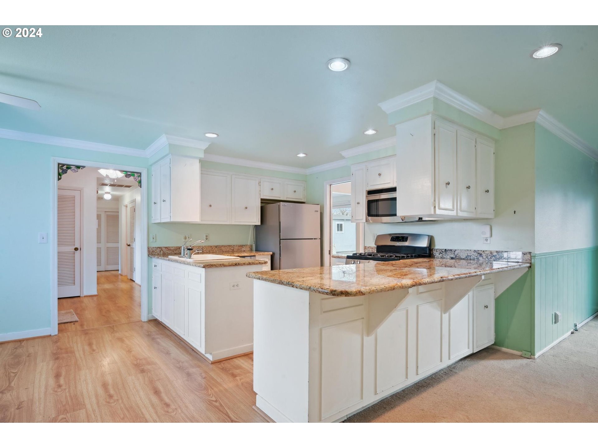 1984 MANZANITA ST NE