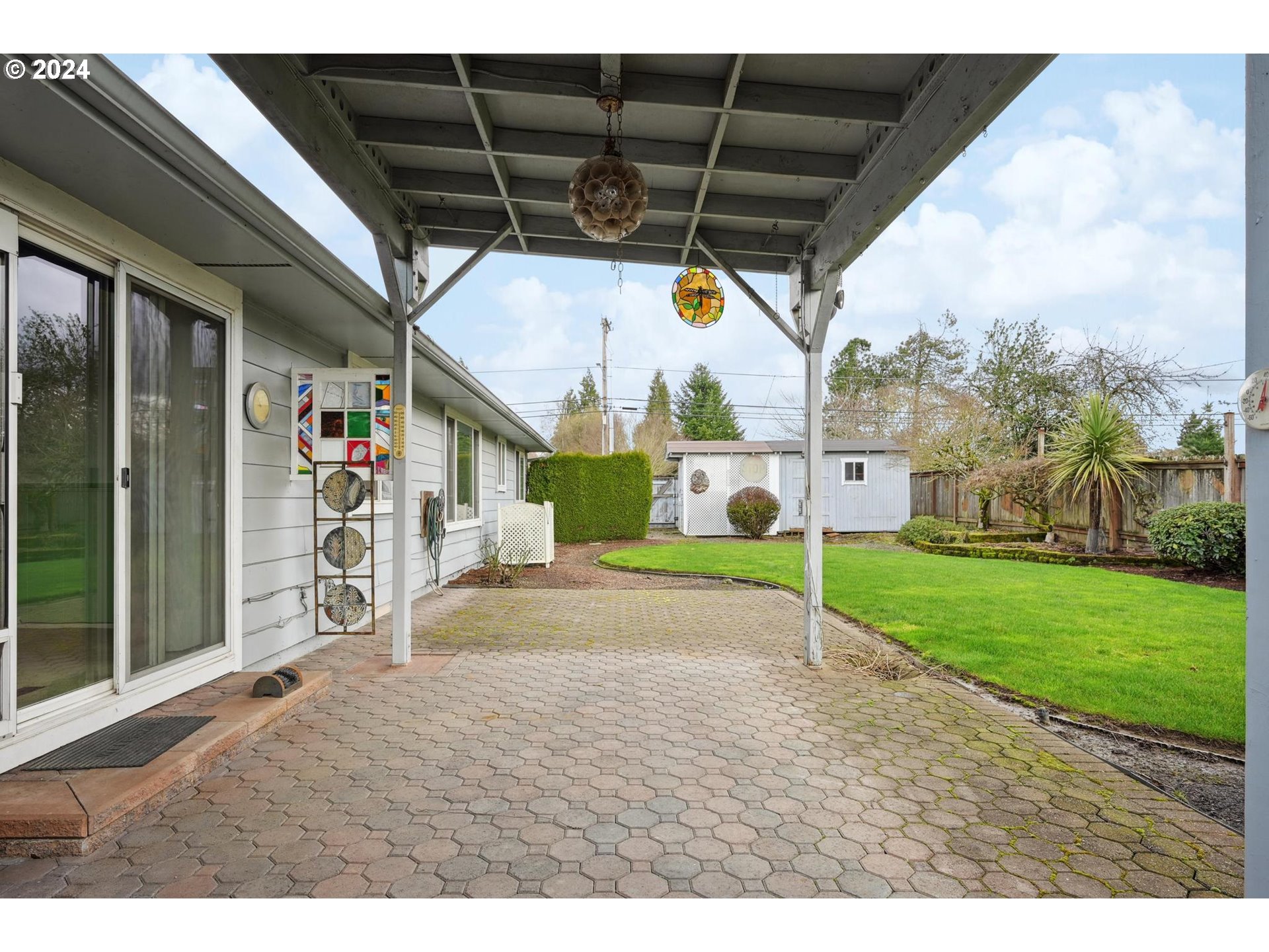 1984 MANZANITA ST NE