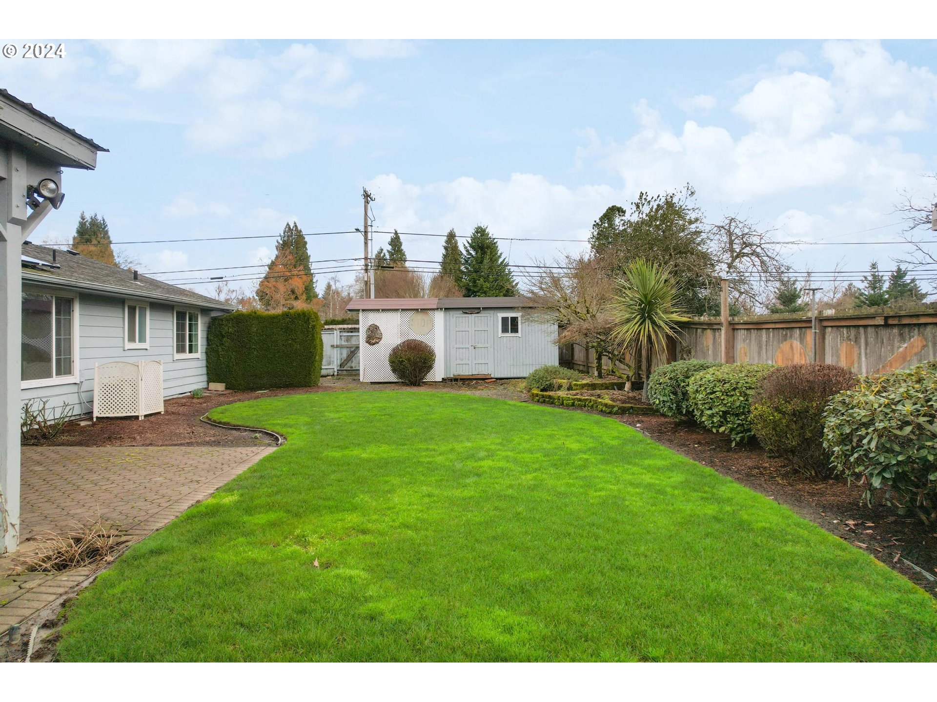 1984 MANZANITA ST NE