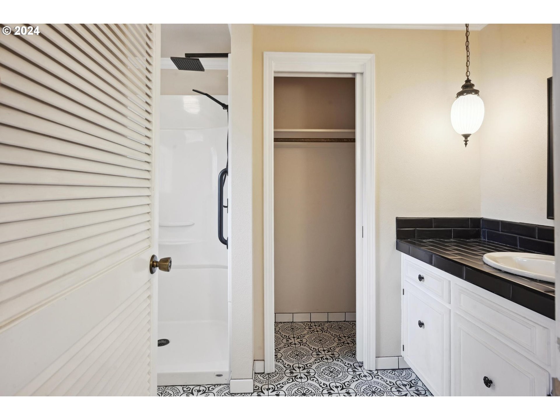 1984 MANZANITA ST NE