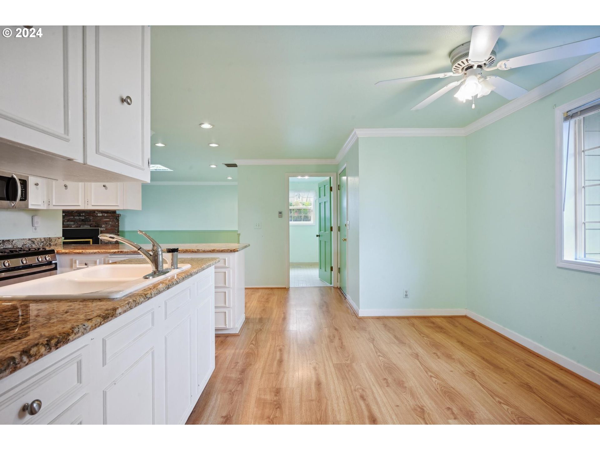 1984 MANZANITA ST NE