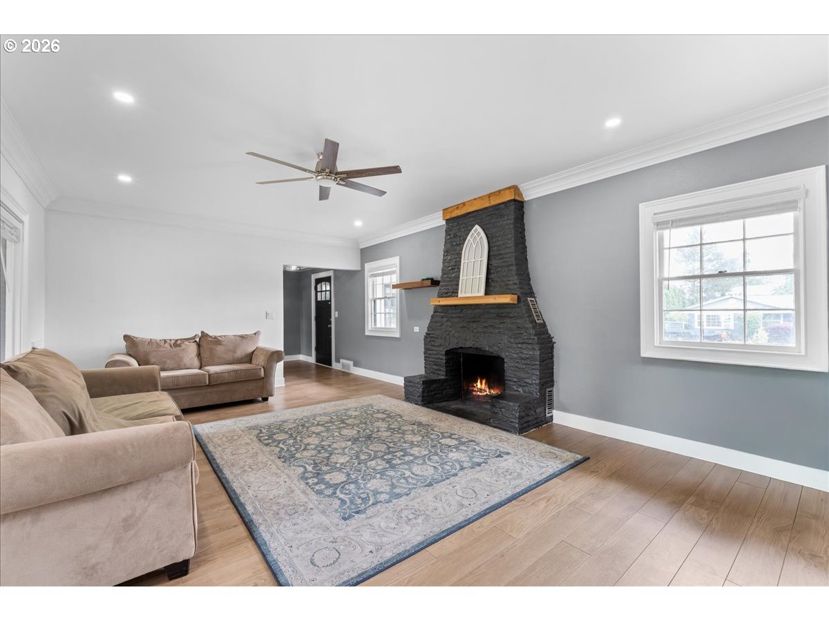 590 N PERSHING ST, Mt. Angel