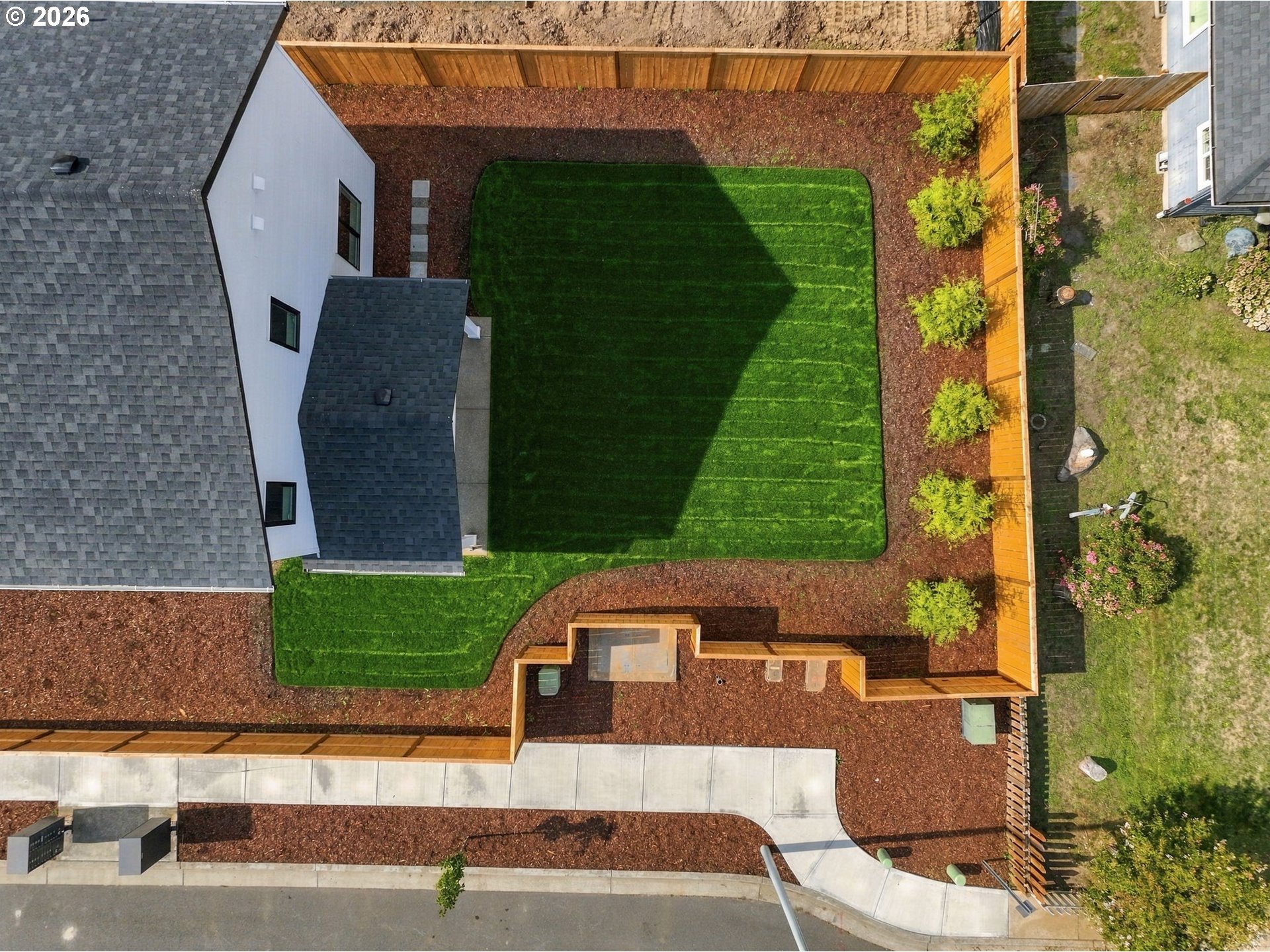 2621 N LYDIA LOOP