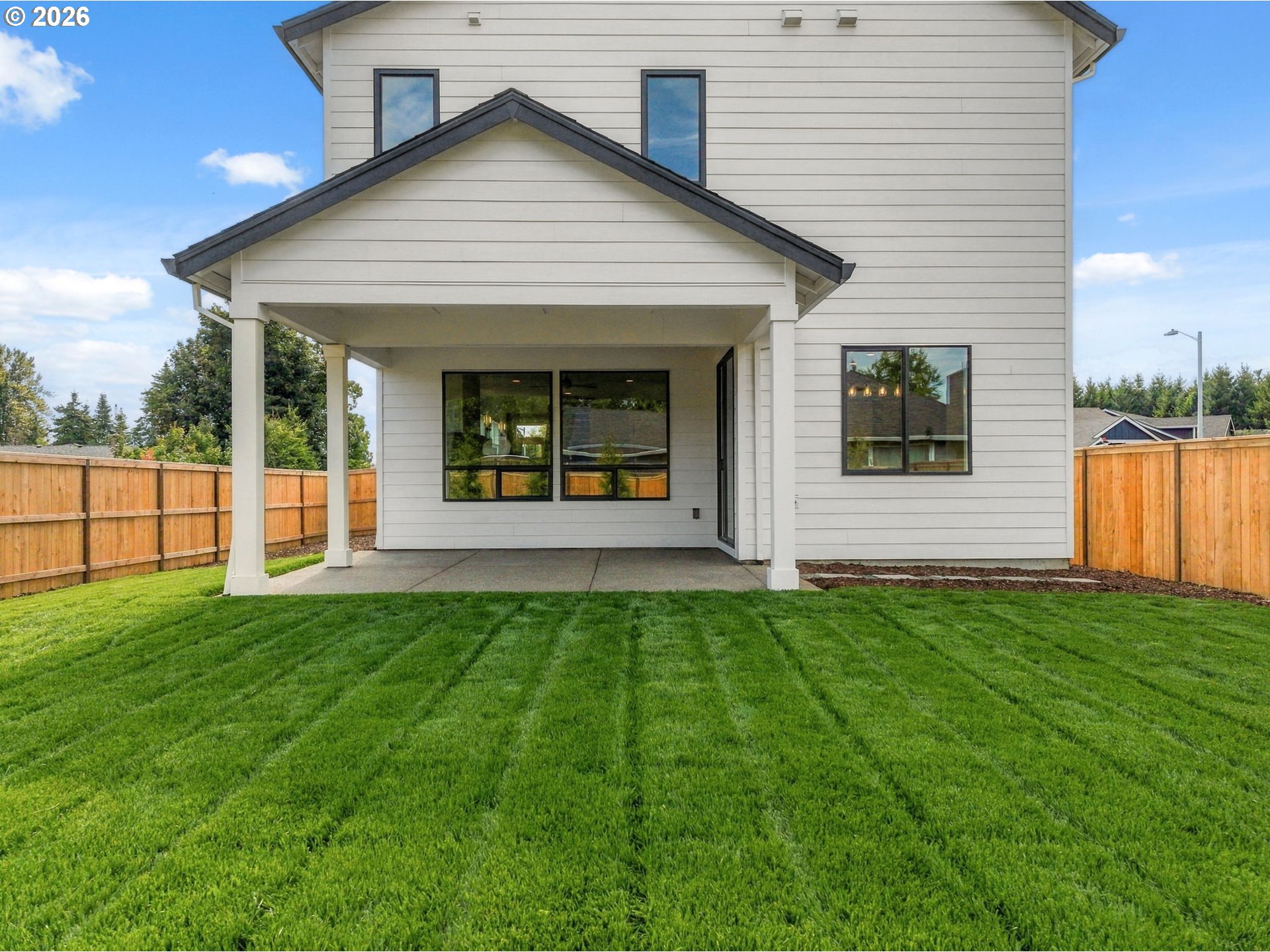 2621 N LYDIA LOOP