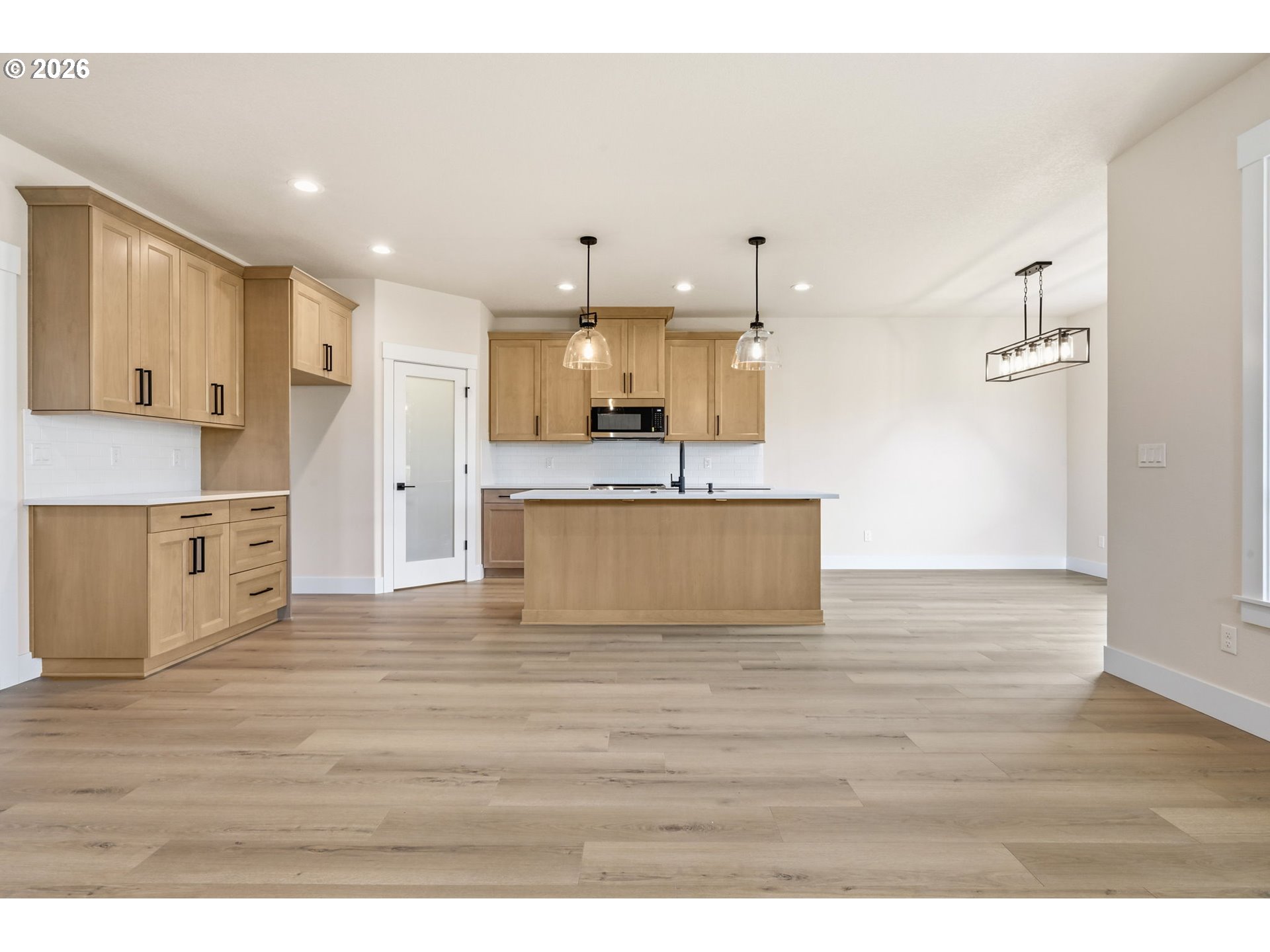 2621 N LYDIA LOOP