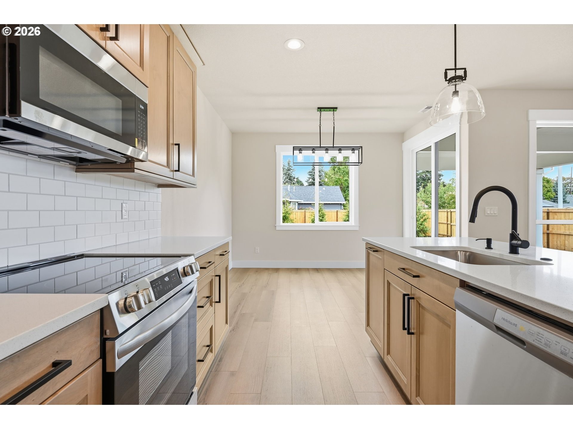 2621 N LYDIA LOOP