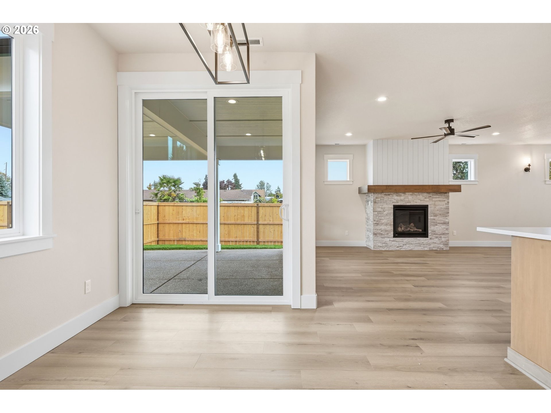 2621 N LYDIA LOOP