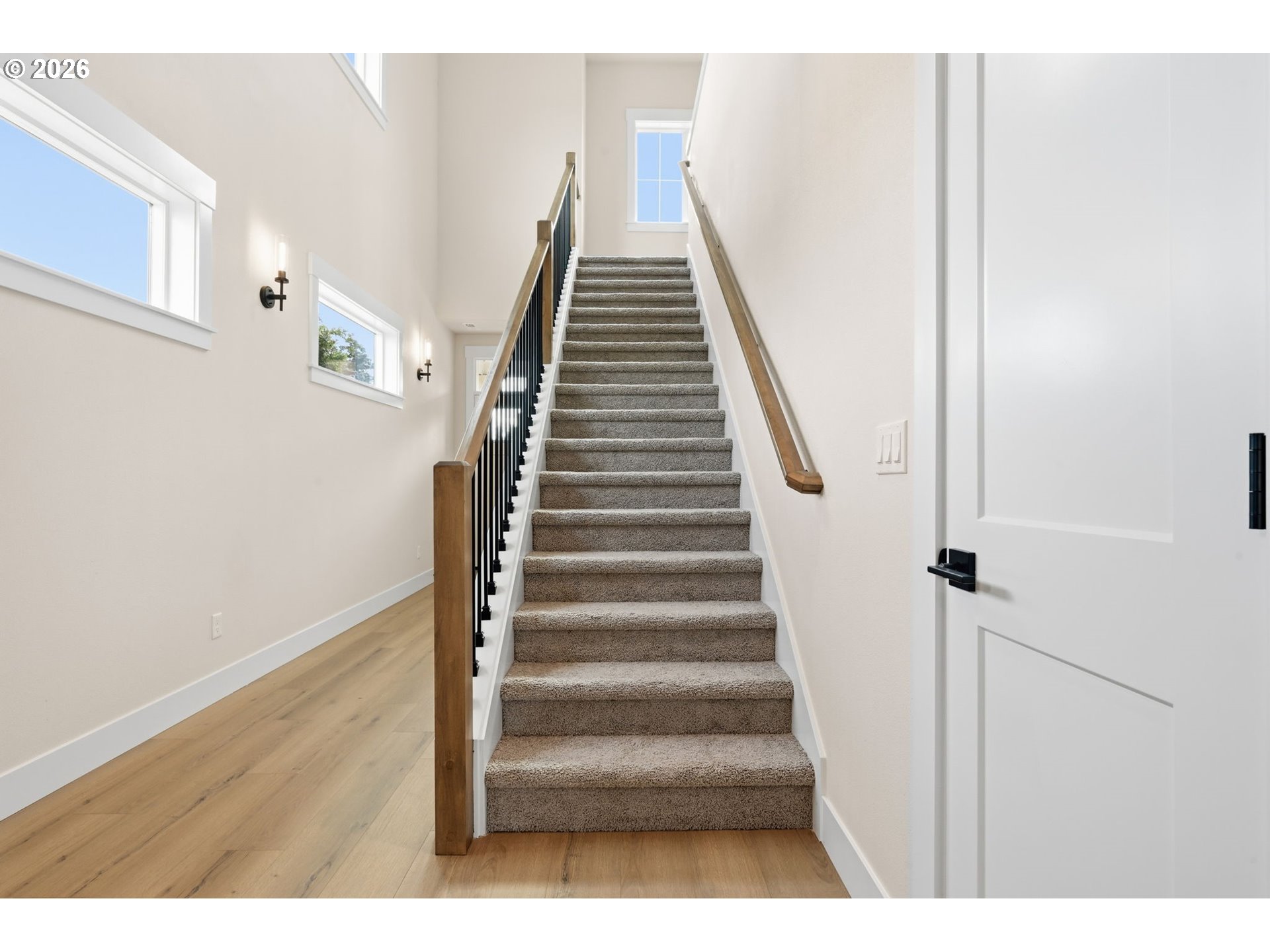 2621 N LYDIA LOOP