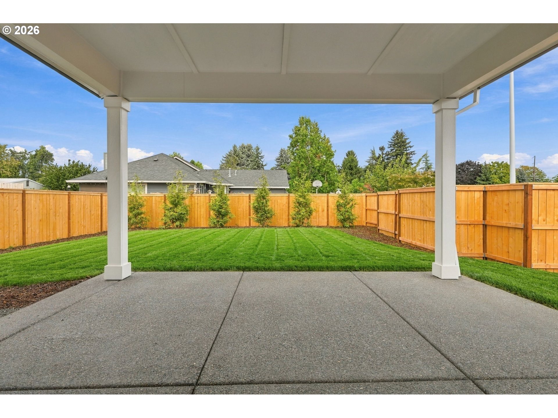 2621 N LYDIA LOOP