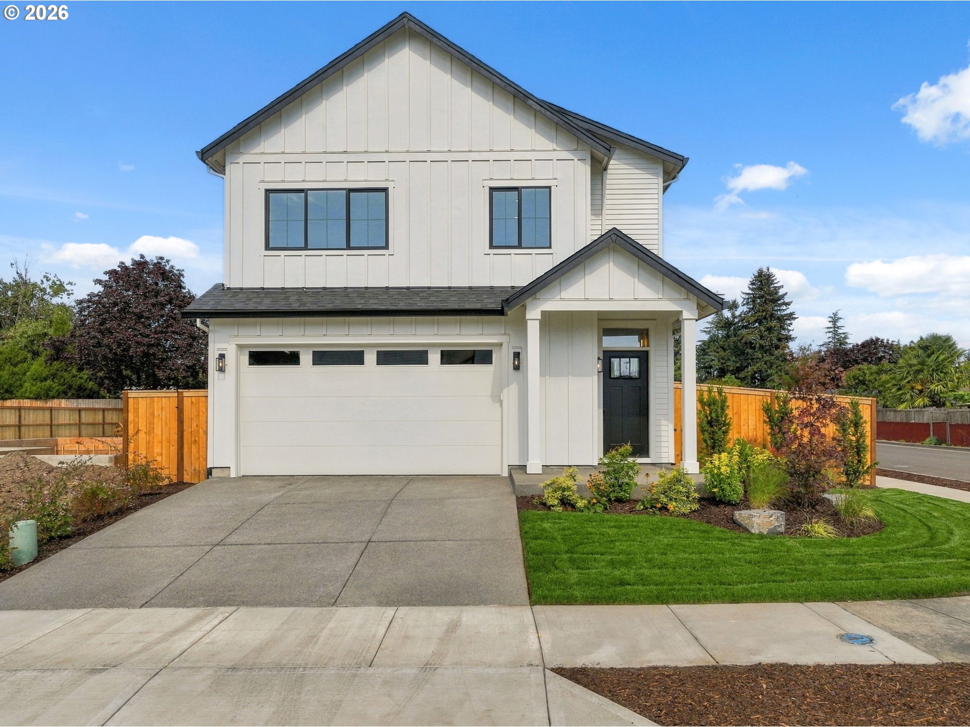2621 N LYDIA LOOP