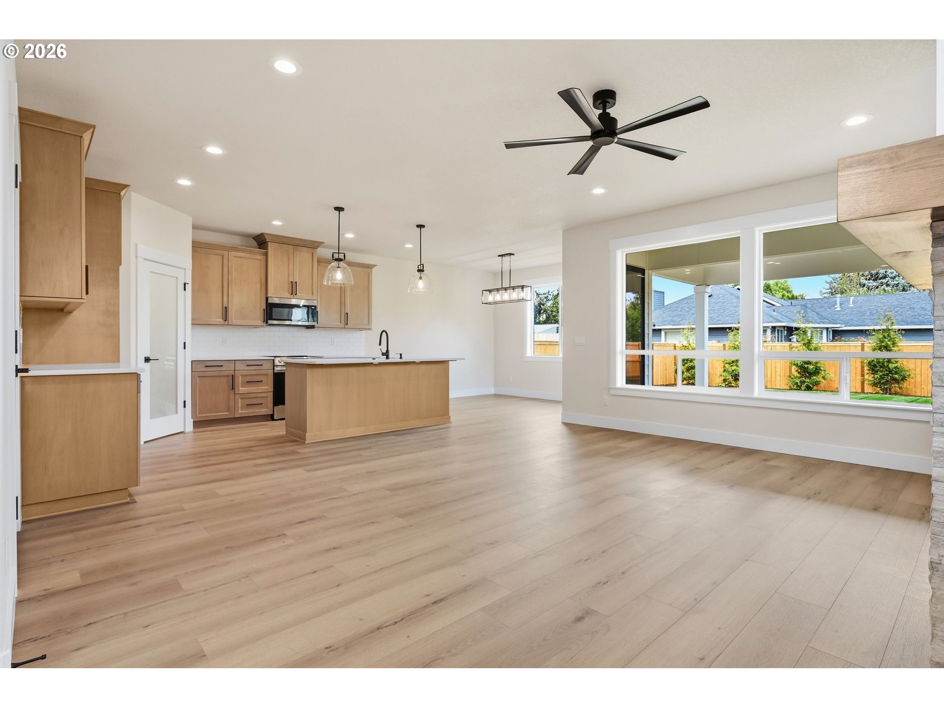 2621 N LYDIA LOOP