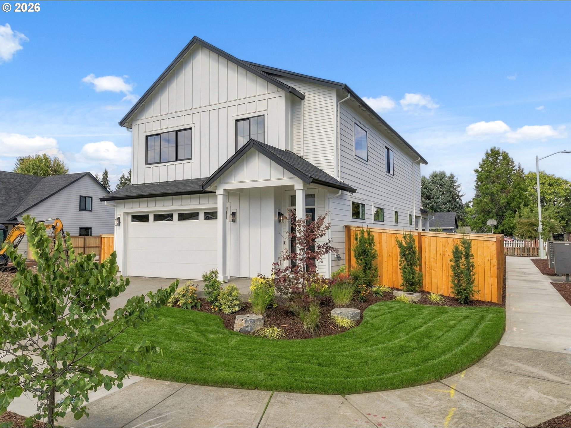 2621 N LYDIA LOOP
