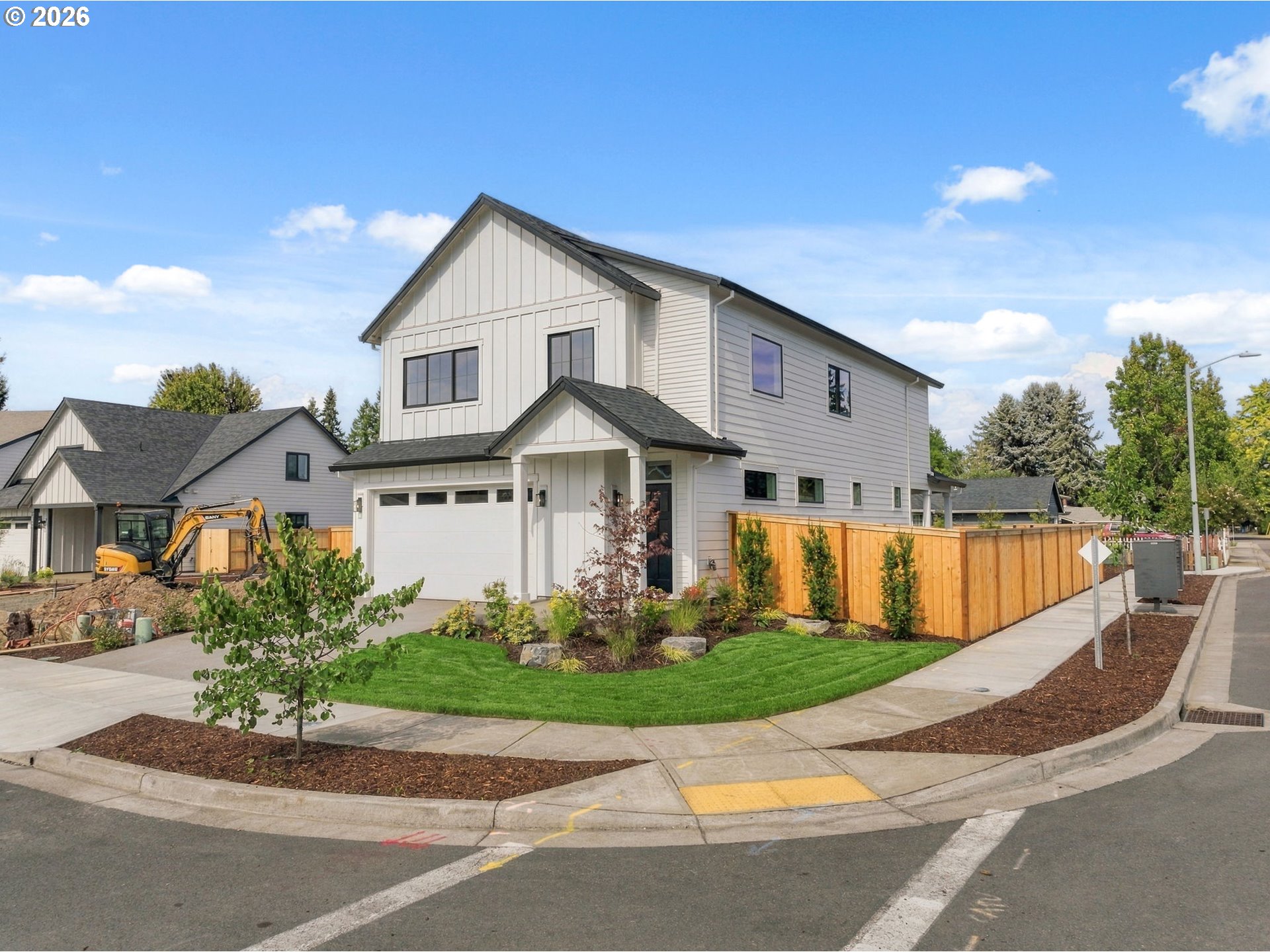 2621 N LYDIA LOOP