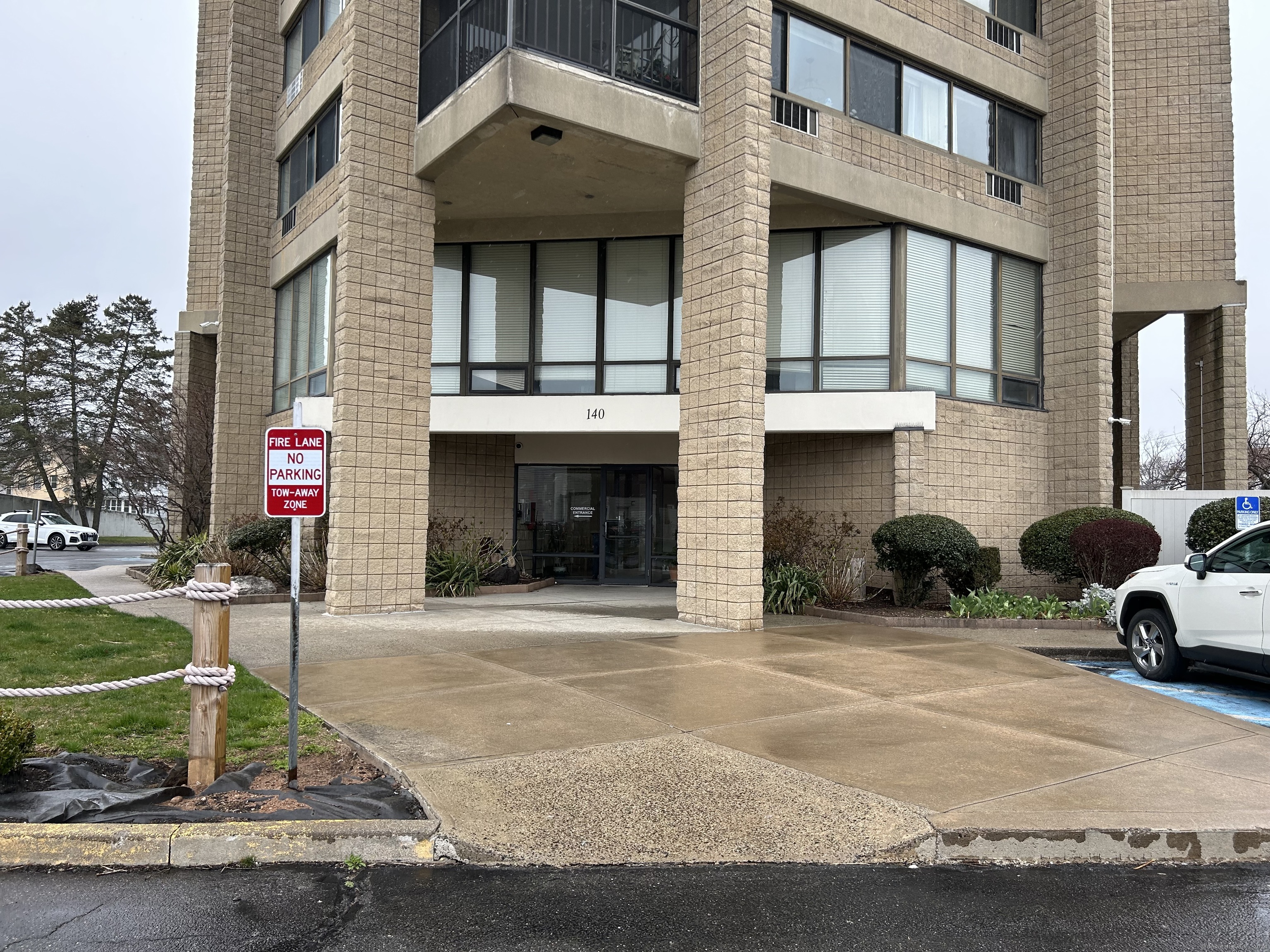 140 Captain Thomas Boulevard 401