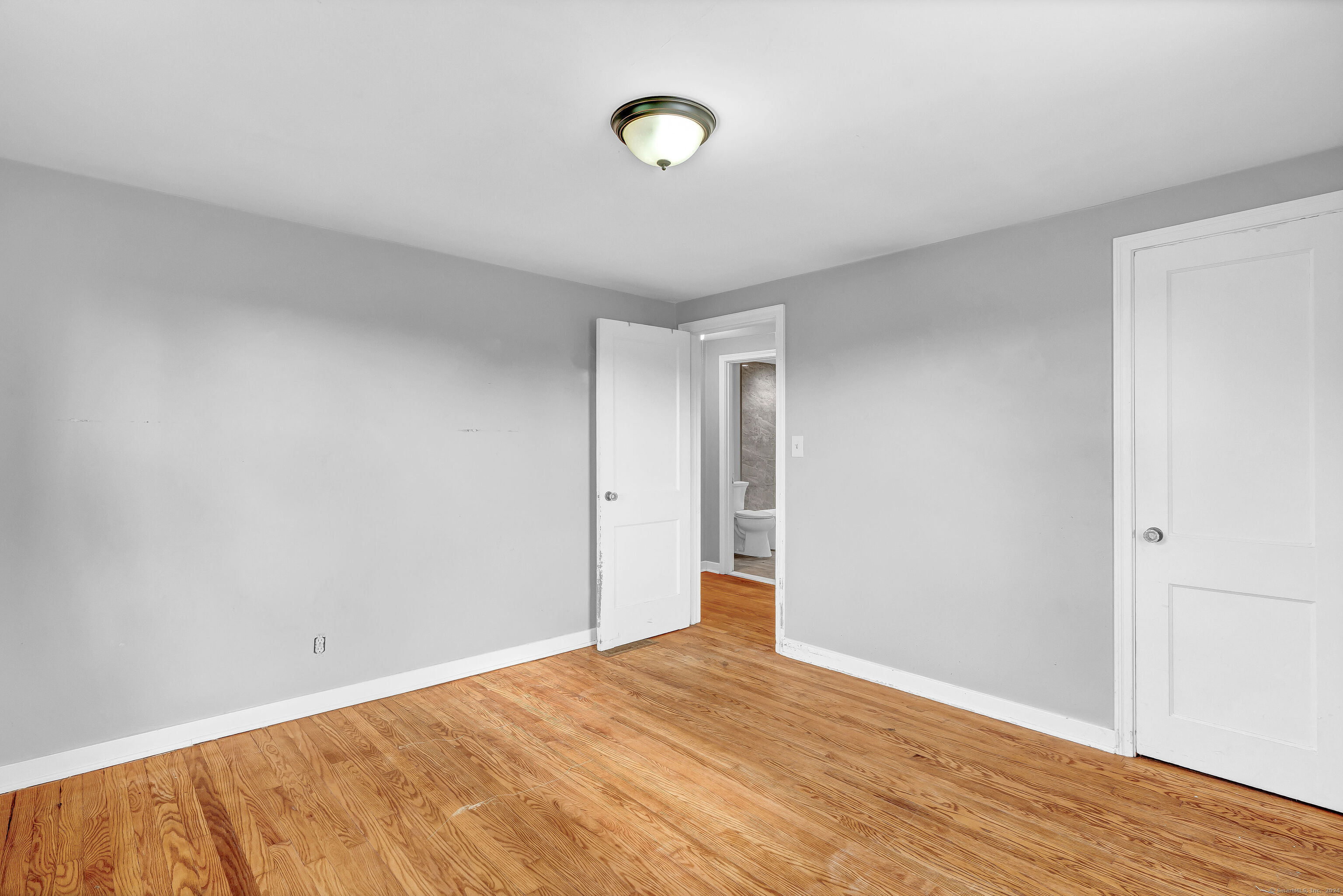 950 Farmington Avenue