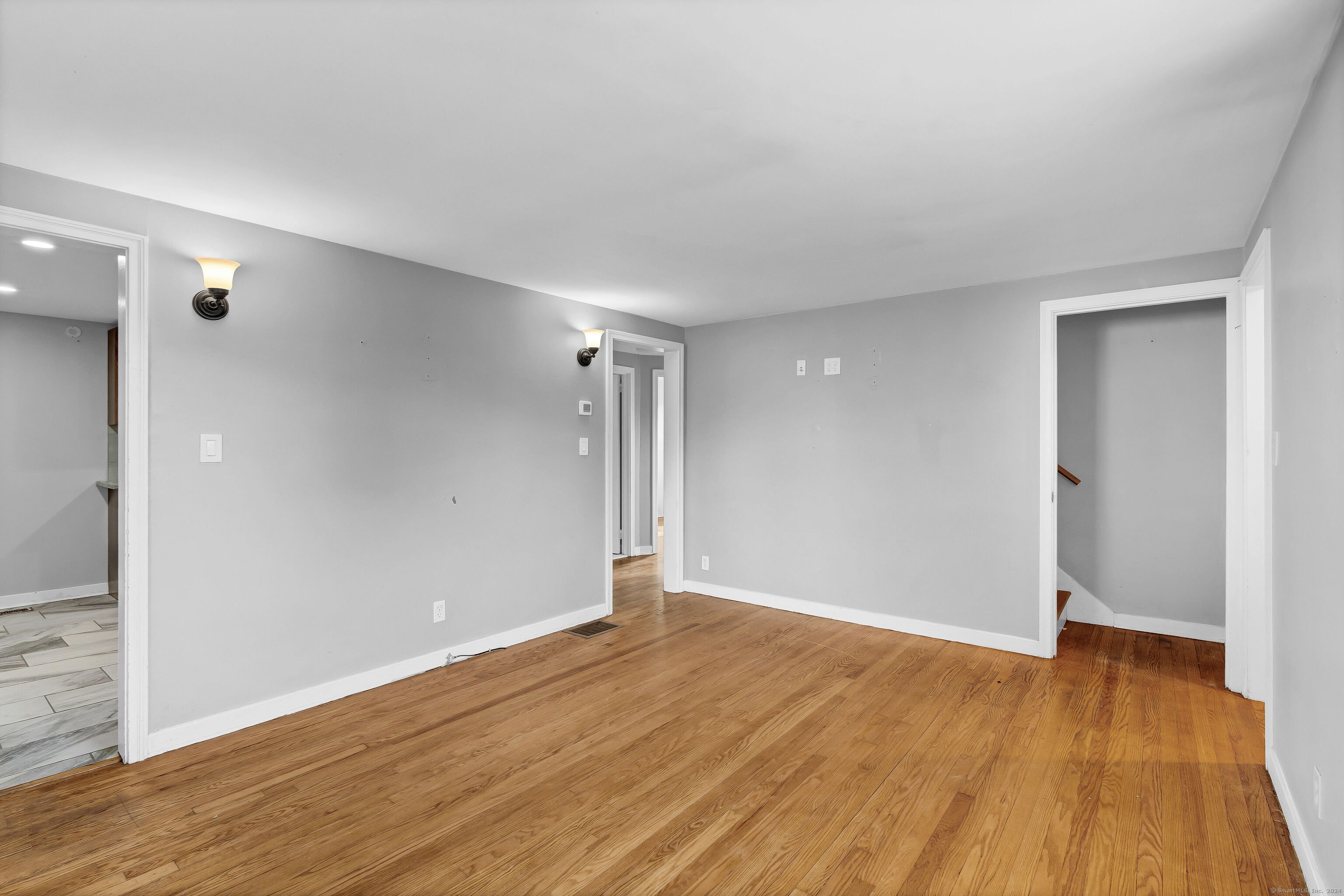 950 Farmington Avenue