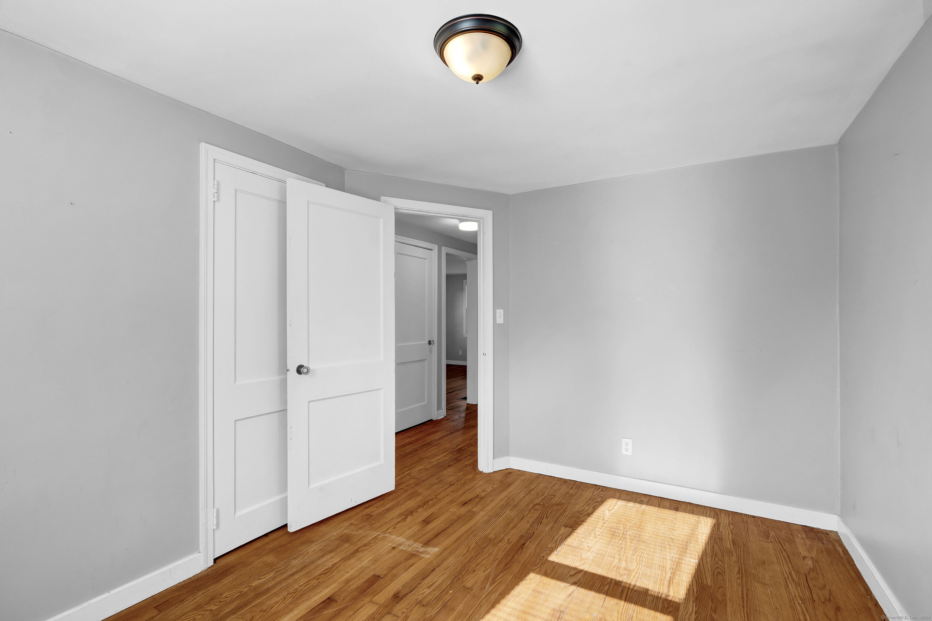 950 Farmington Avenue