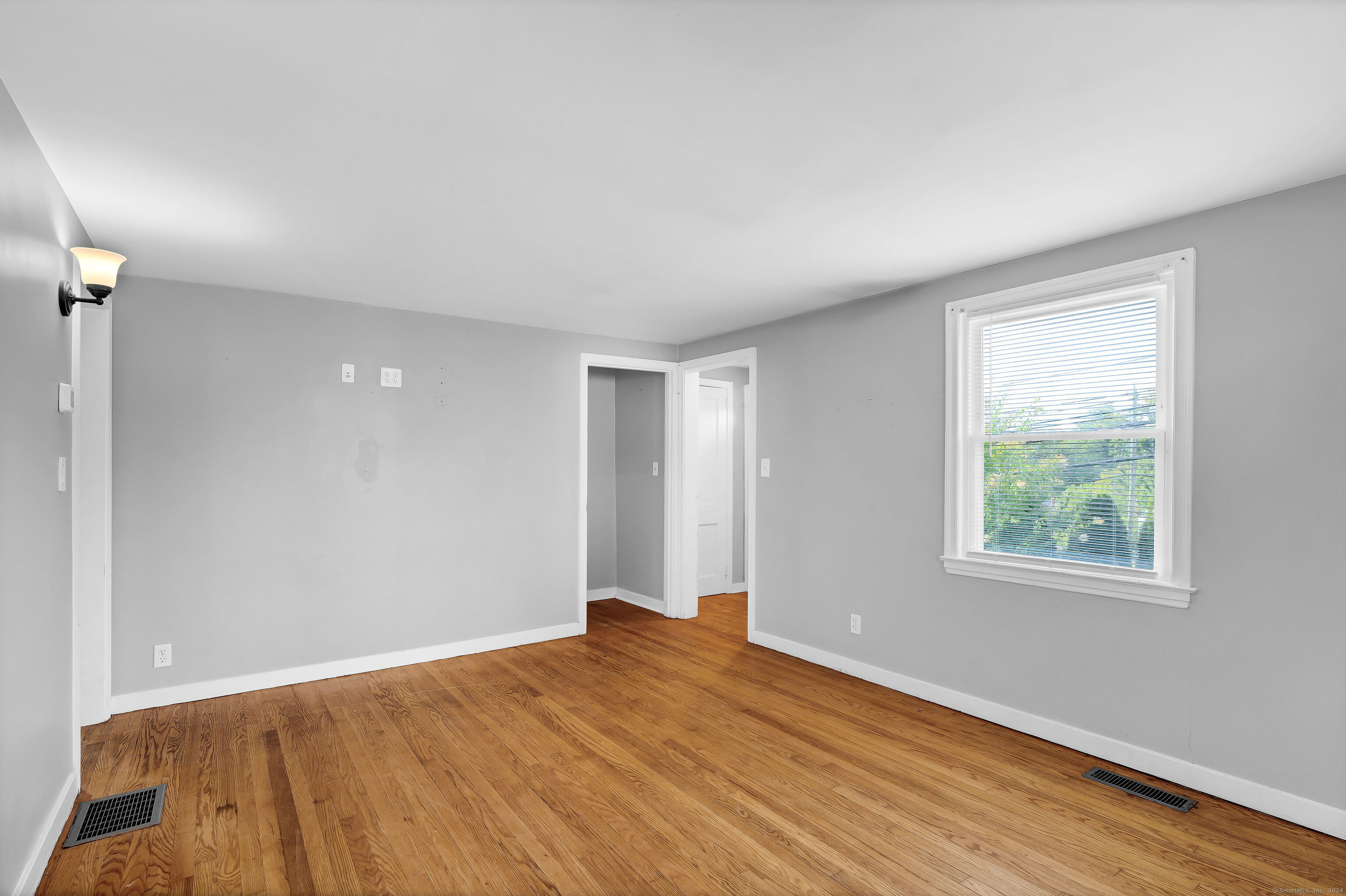 950 Farmington Avenue