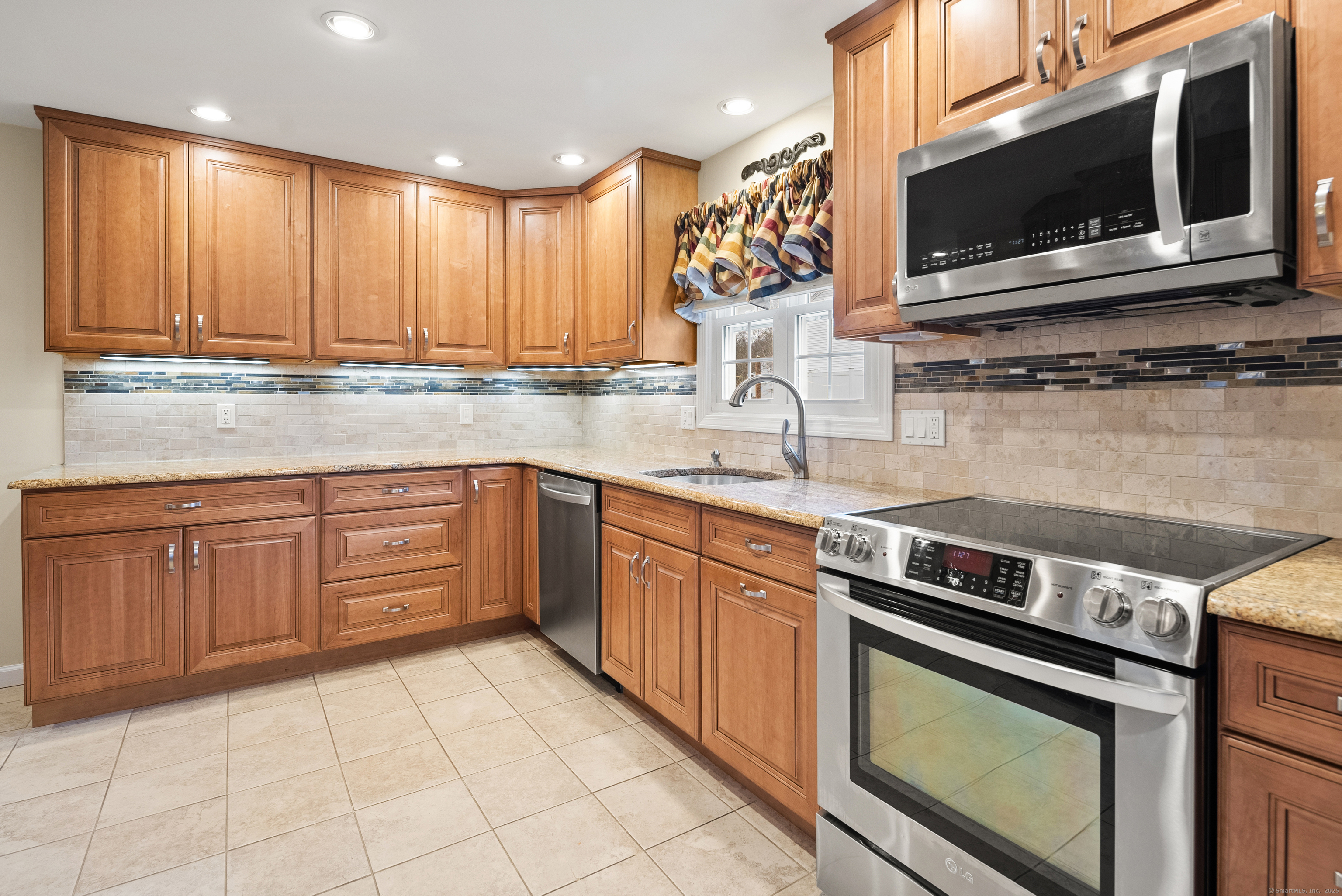 82 Country View Drive